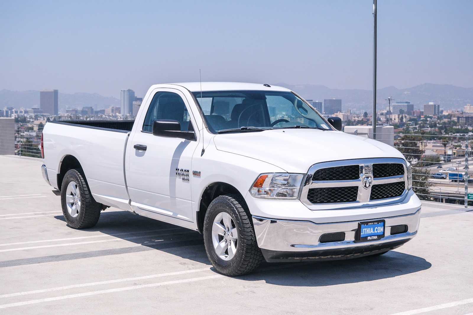 Thumbnail: 2019 RAM 1500 Classic - 3