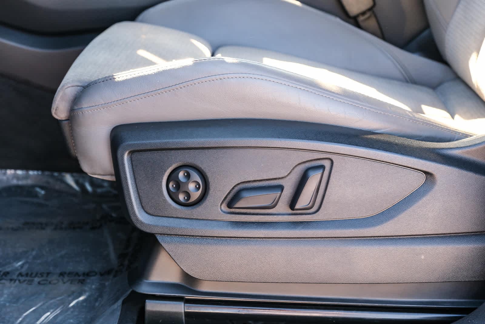 Thumbnail: 2022 Audi SQ5 - 22