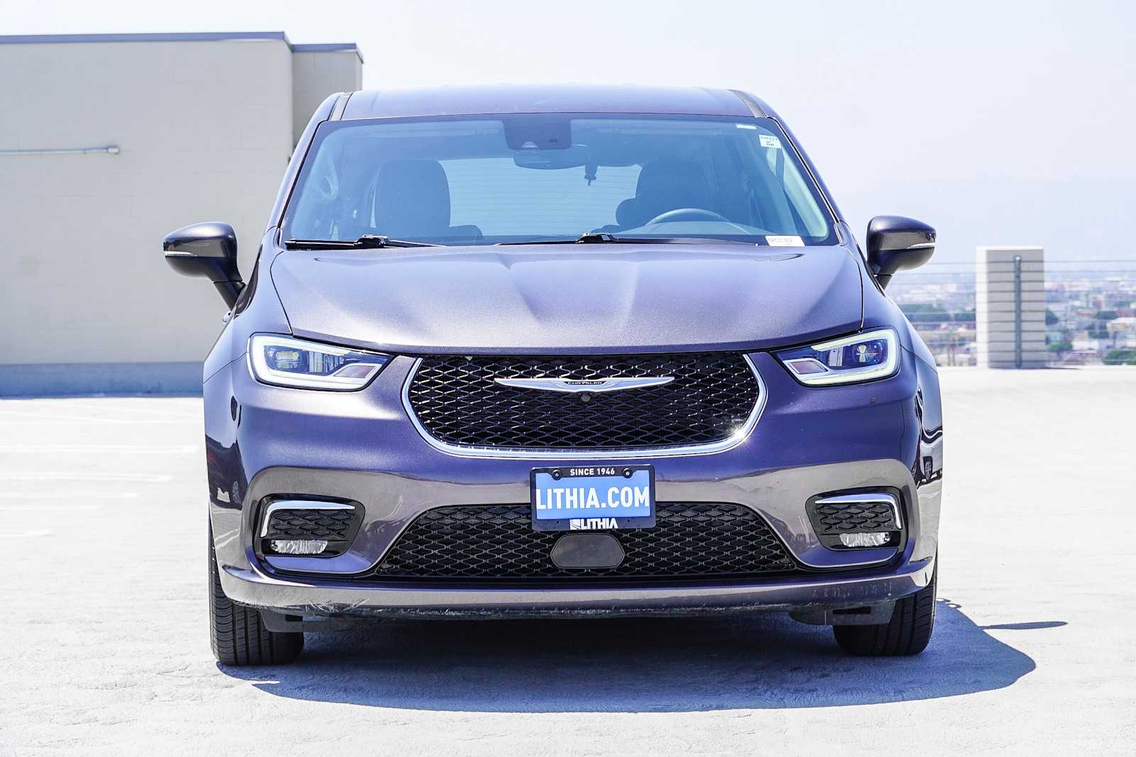 2023 Chrysler Pacifica Touring L 2