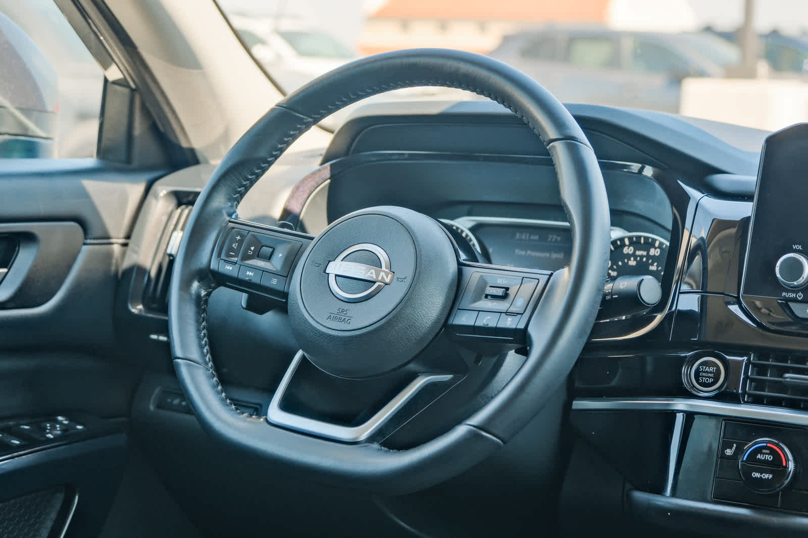 Thumbnail: 2022 Nissan Pathfinder - 16