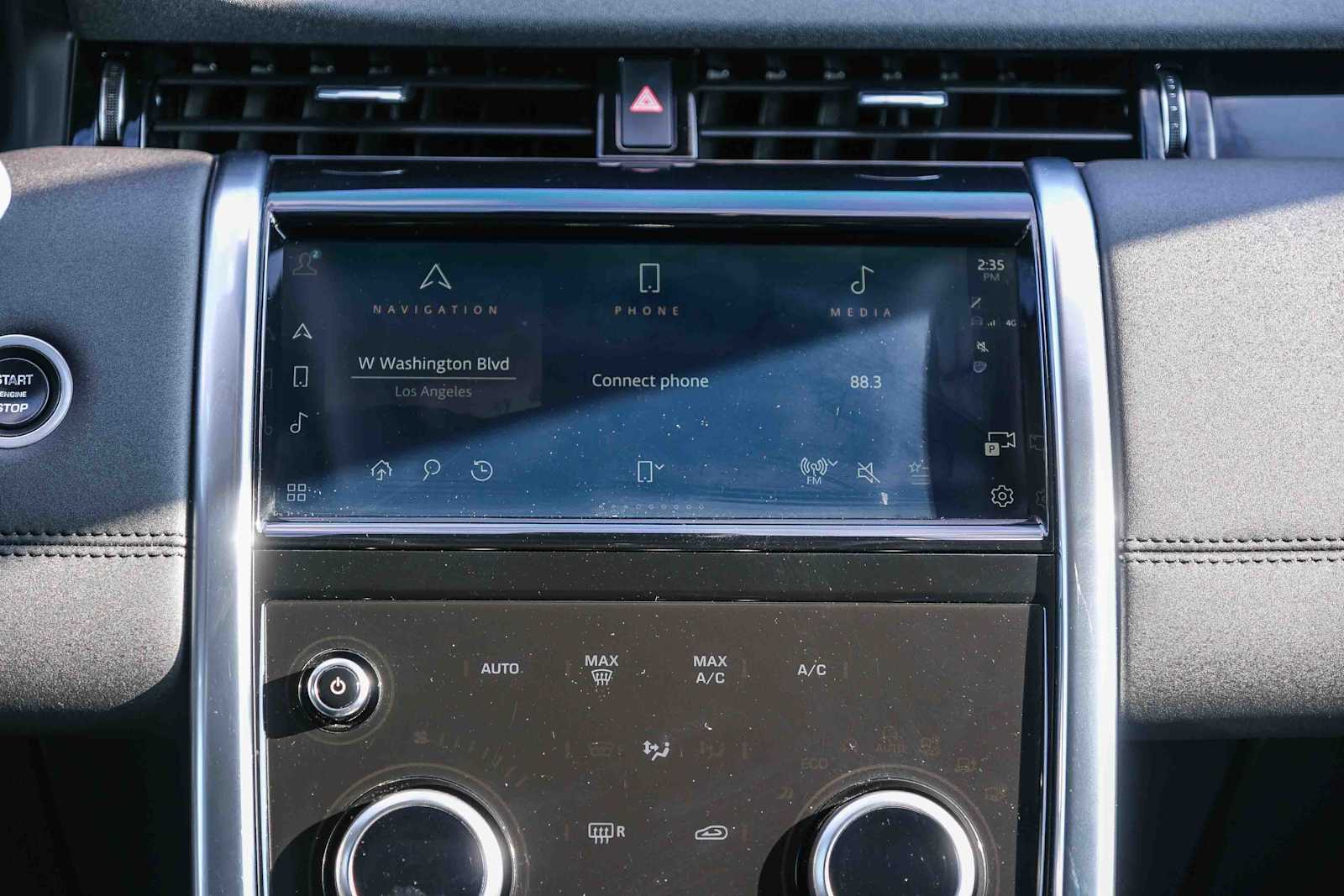 Thumbnail: 2021 Land Rover Discovery Sport - 15