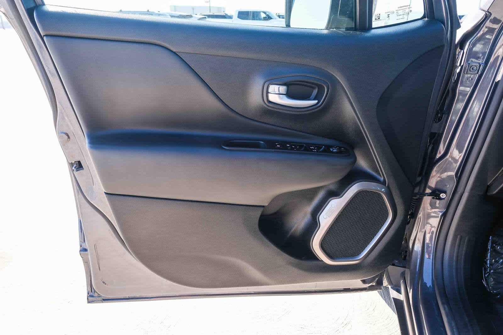 Thumbnail: 2023 Jeep Renegade - 21