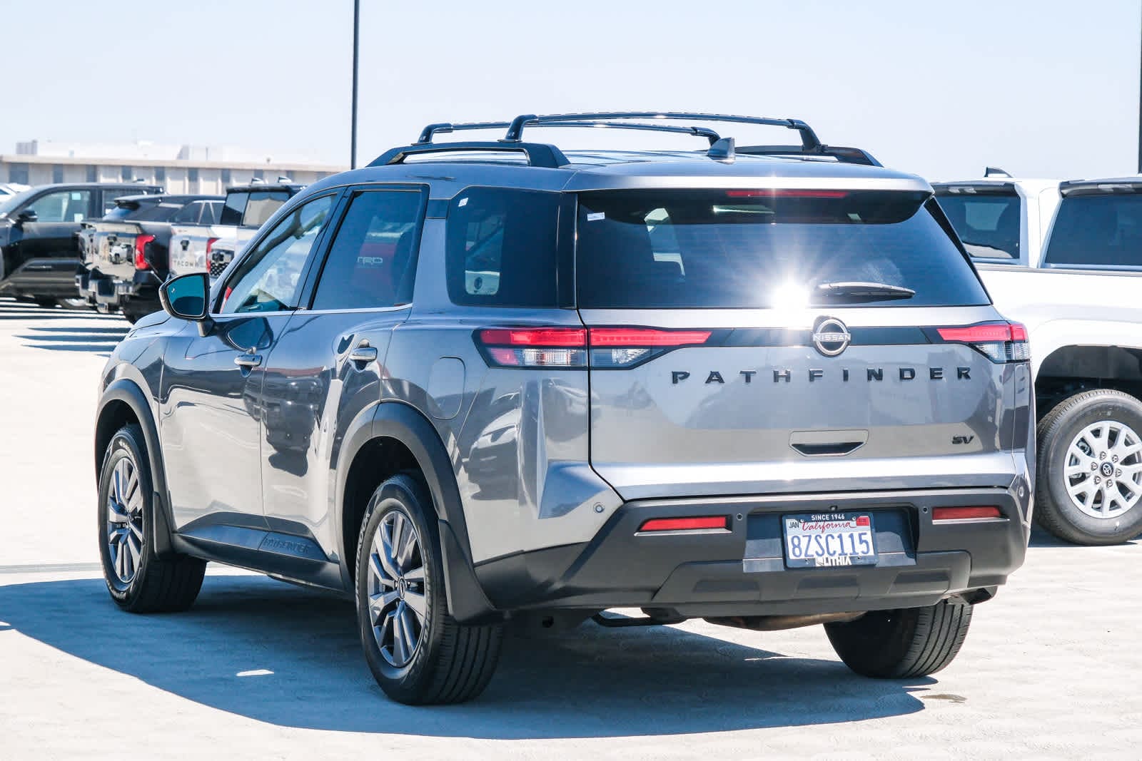 Thumbnail: 2022 Nissan Pathfinder - 6