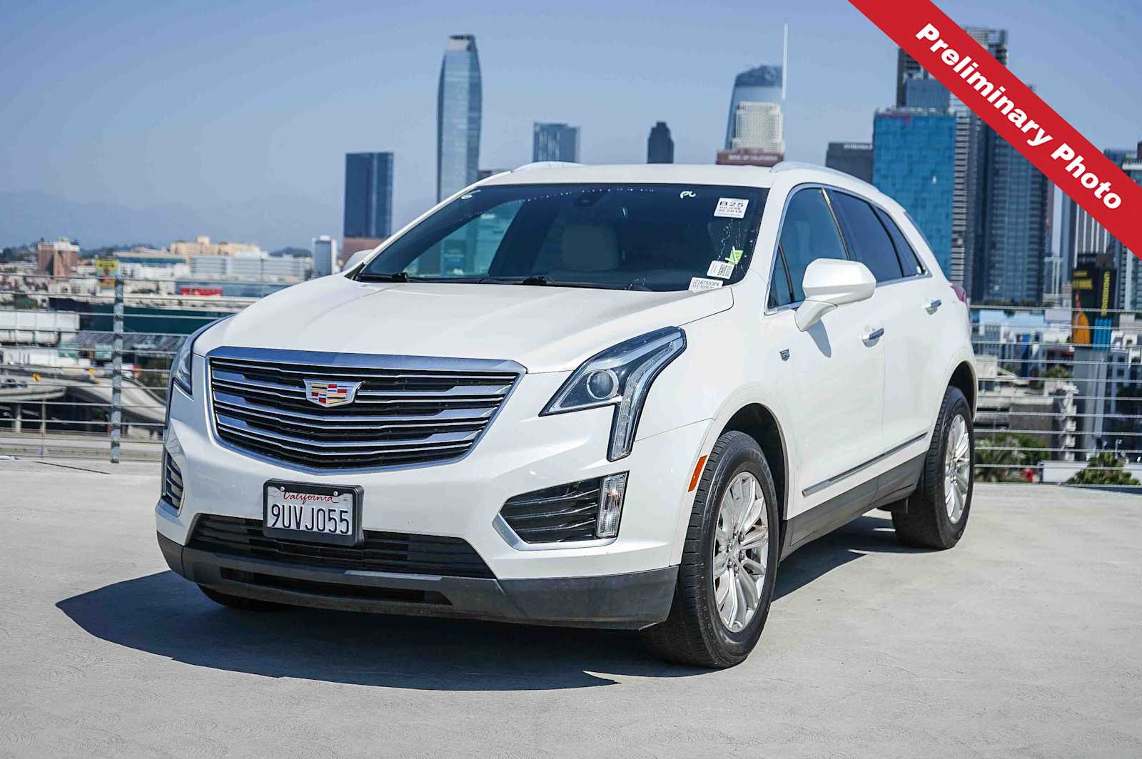 その他 CADILLAC HCT-5-007 Used 2018 CADILLAC SUV Base Crystal White Tricoat For Sale at