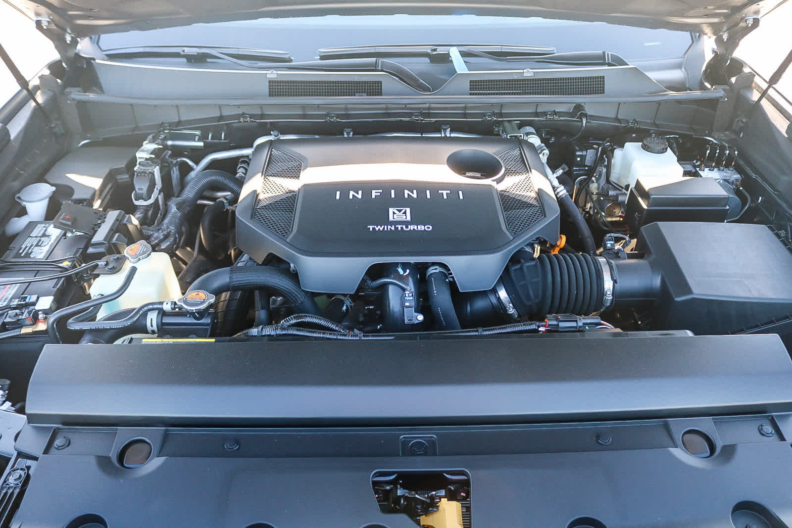 Thumbnail: 2026 INFINITI QX80 - 14