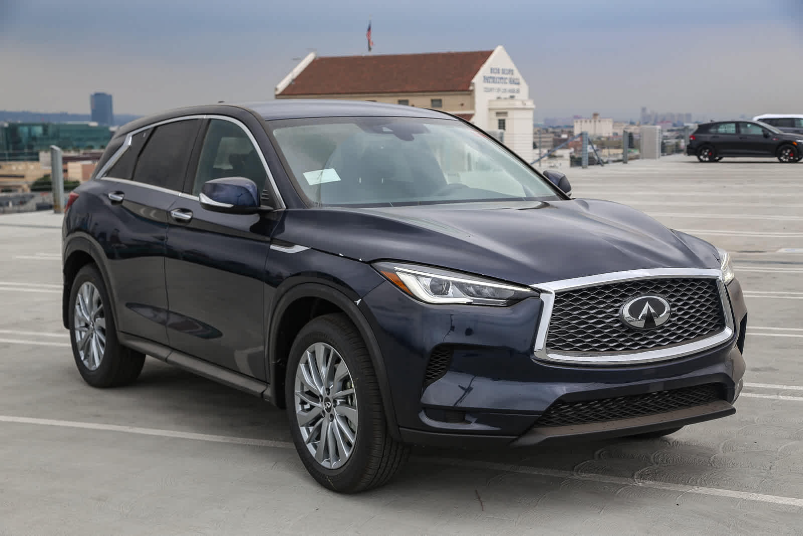 Thumbnail: 2025 INFINITI QX50 - 3