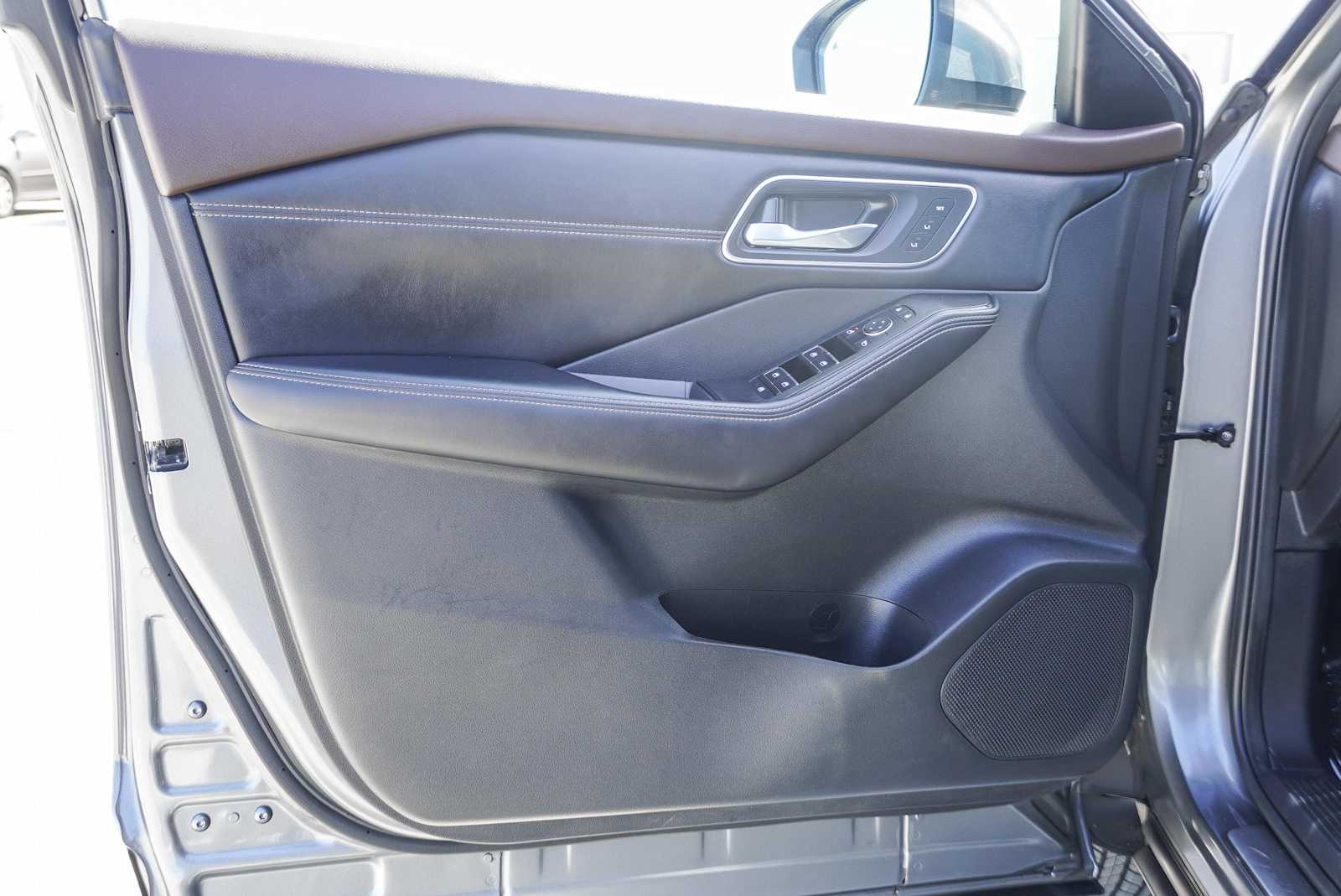 Thumbnail: 2021 Nissan Rogue - 21