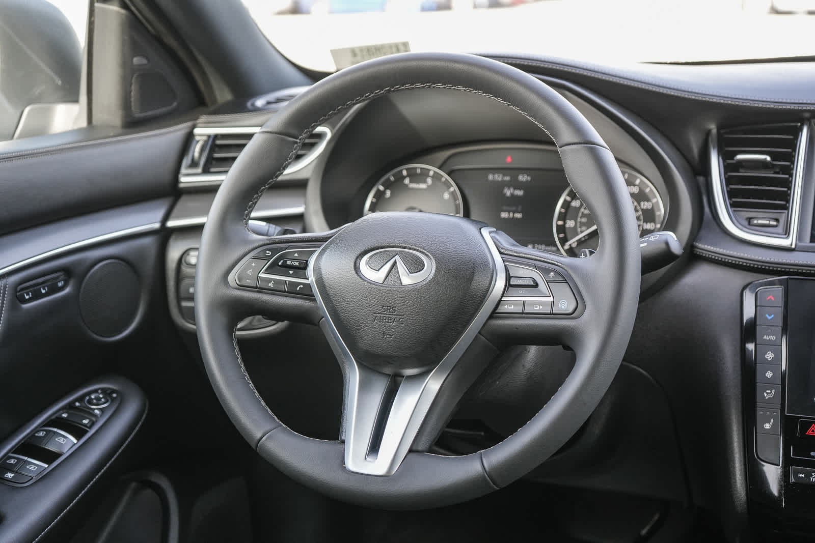 Thumbnail: 2024 INFINITI QX55 - 16