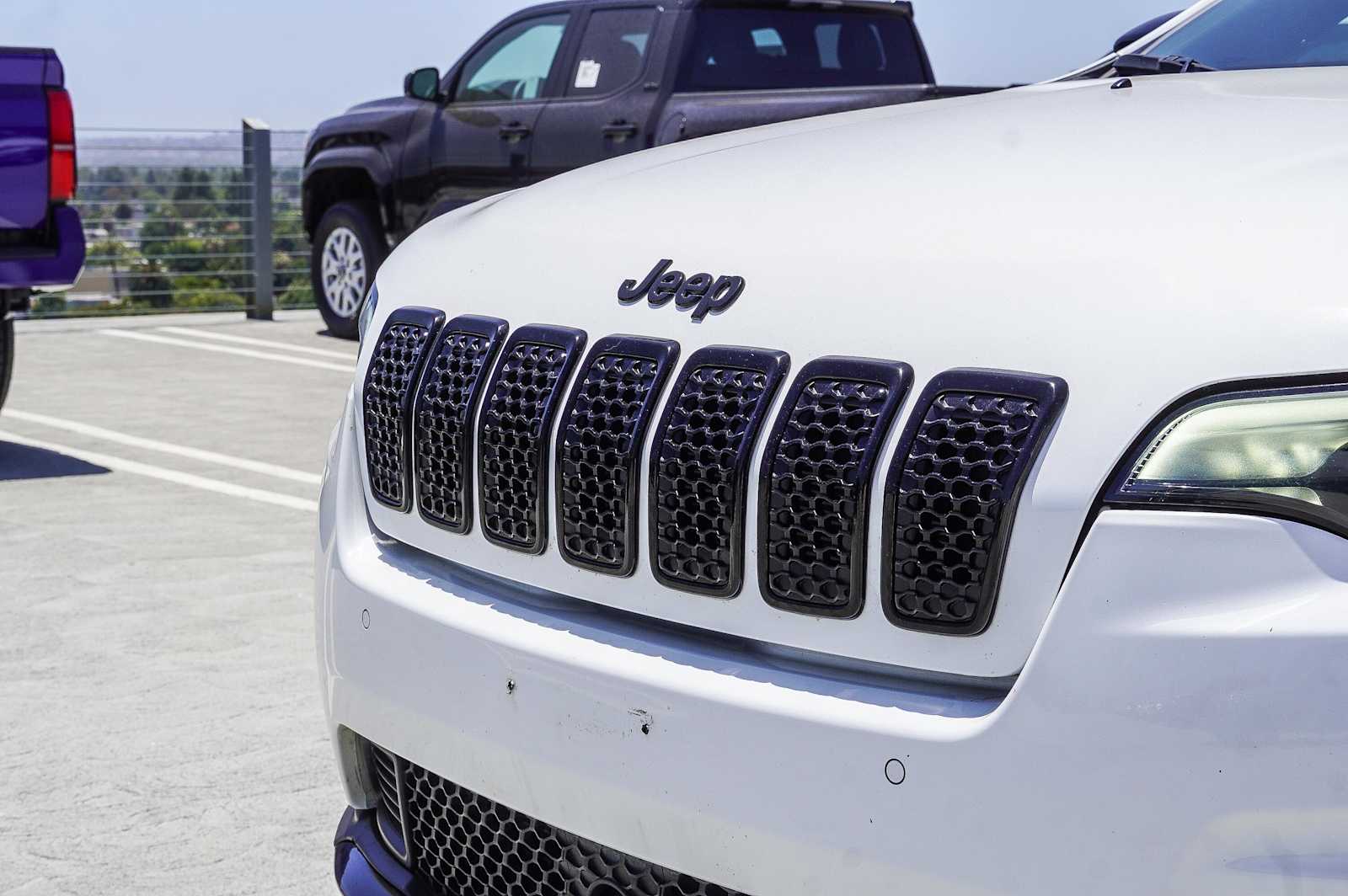 Thumbnail: 2023 Jeep Cherokee - 12