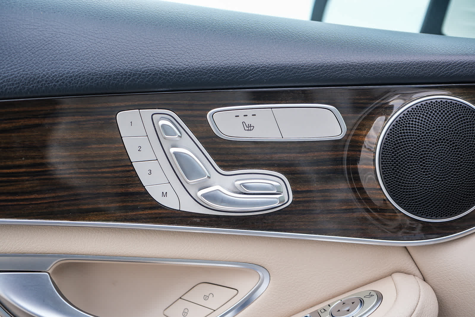 Thumbnail: 2019 Mercedes-Benz GLC - 25