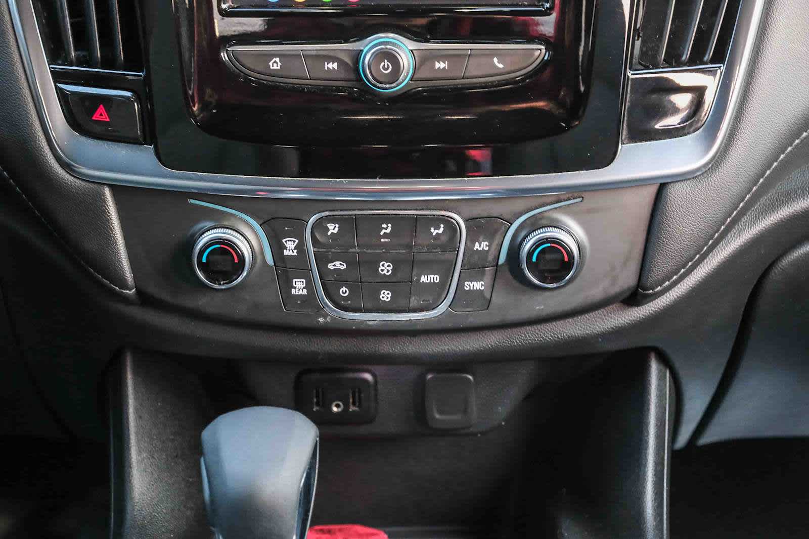 Thumbnail: 2023 Chevrolet Traverse - 16