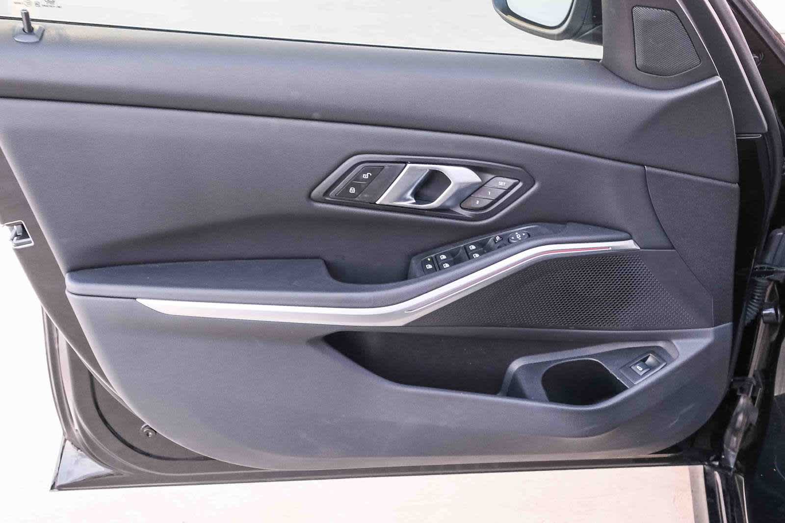 Thumbnail: 2025 BMW 3 Series - 21