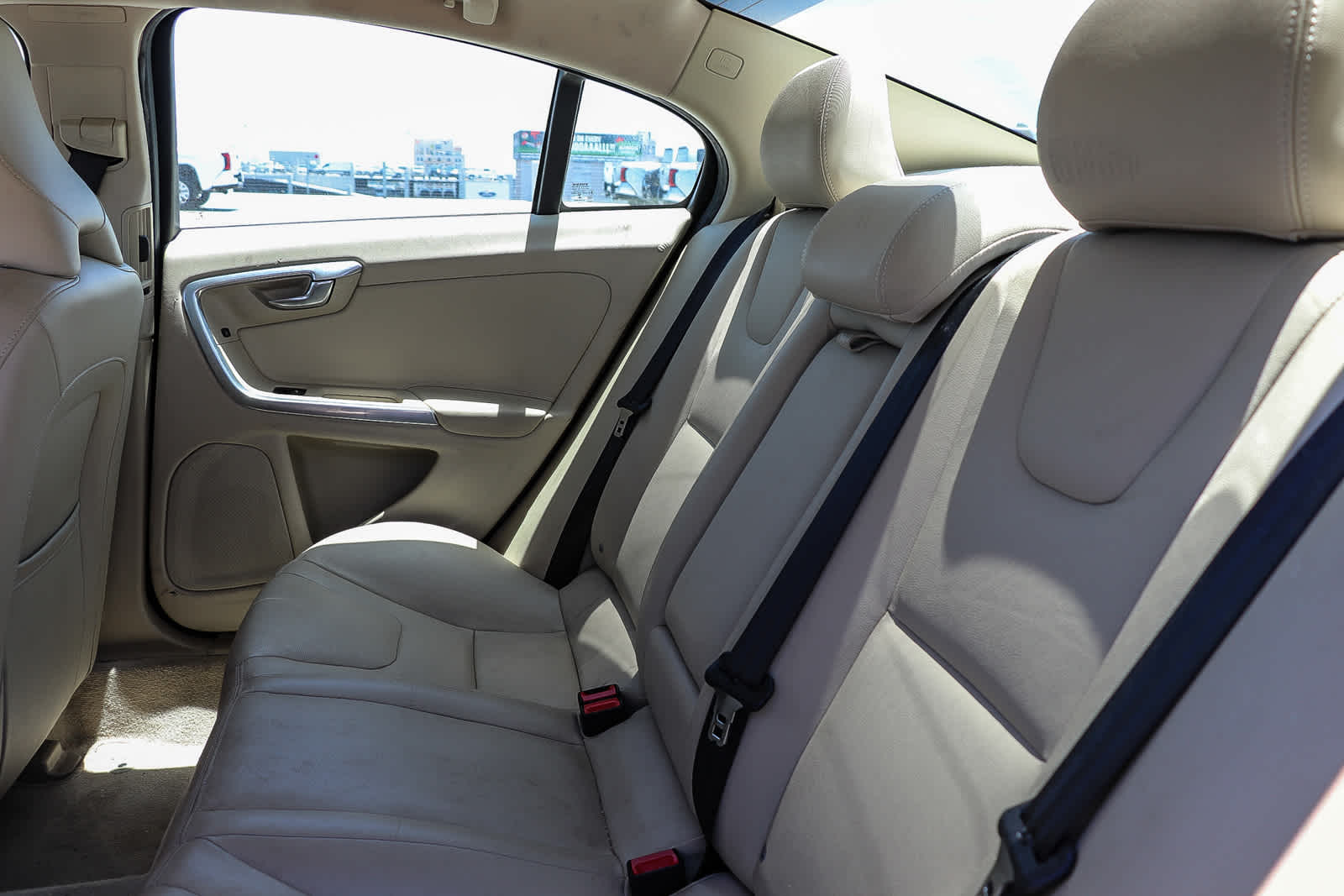 Thumbnail: 2015 Volvo S60 - 14