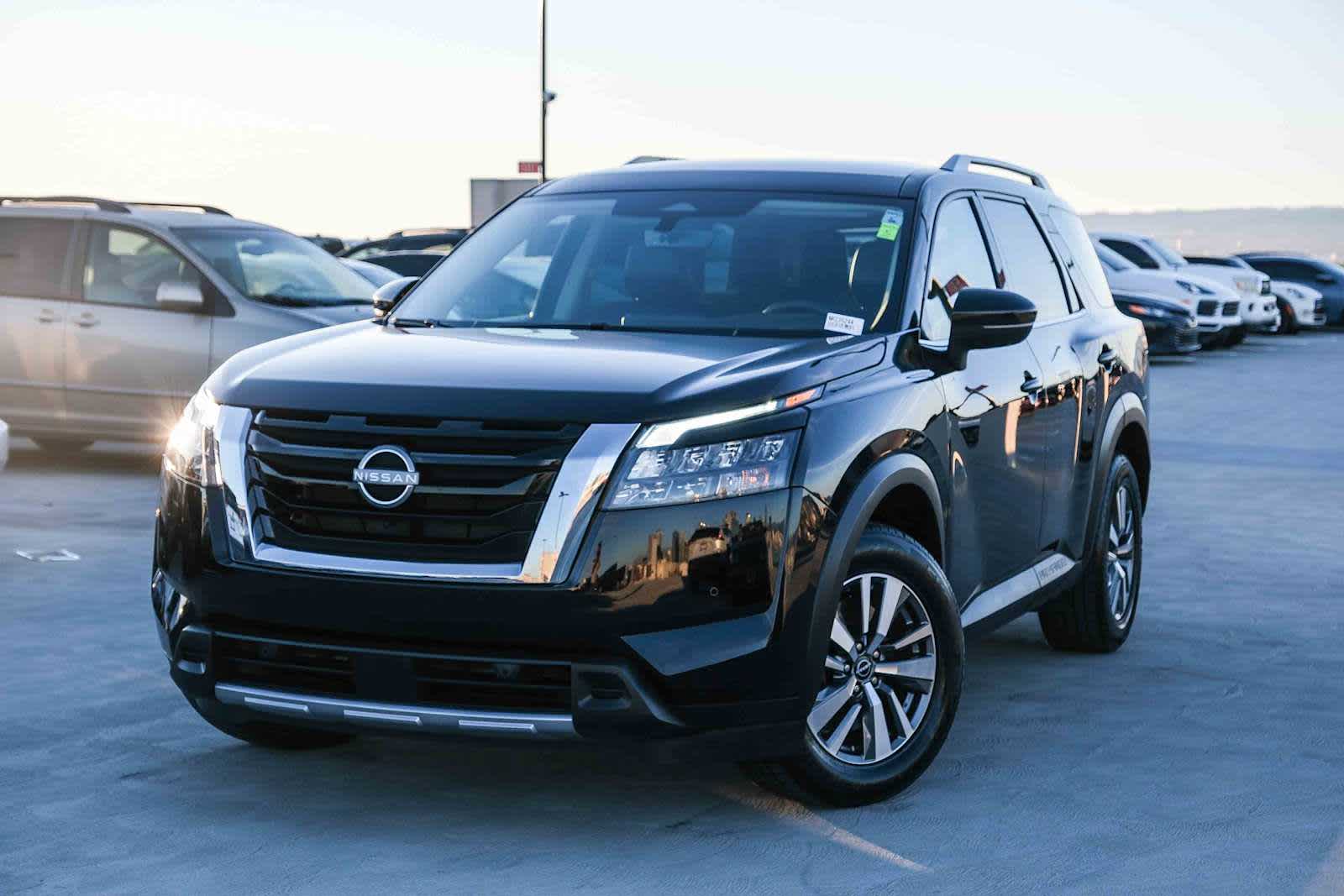 Thumbnail: 2025 Nissan Pathfinder - 1