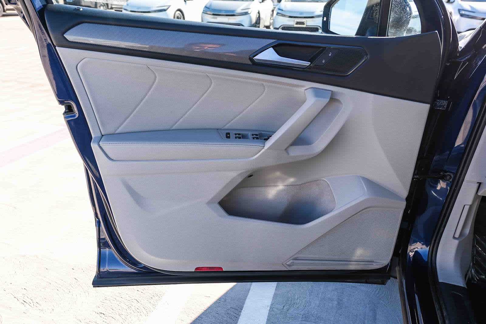 Thumbnail: 2022 Volkswagen Tiguan - 22