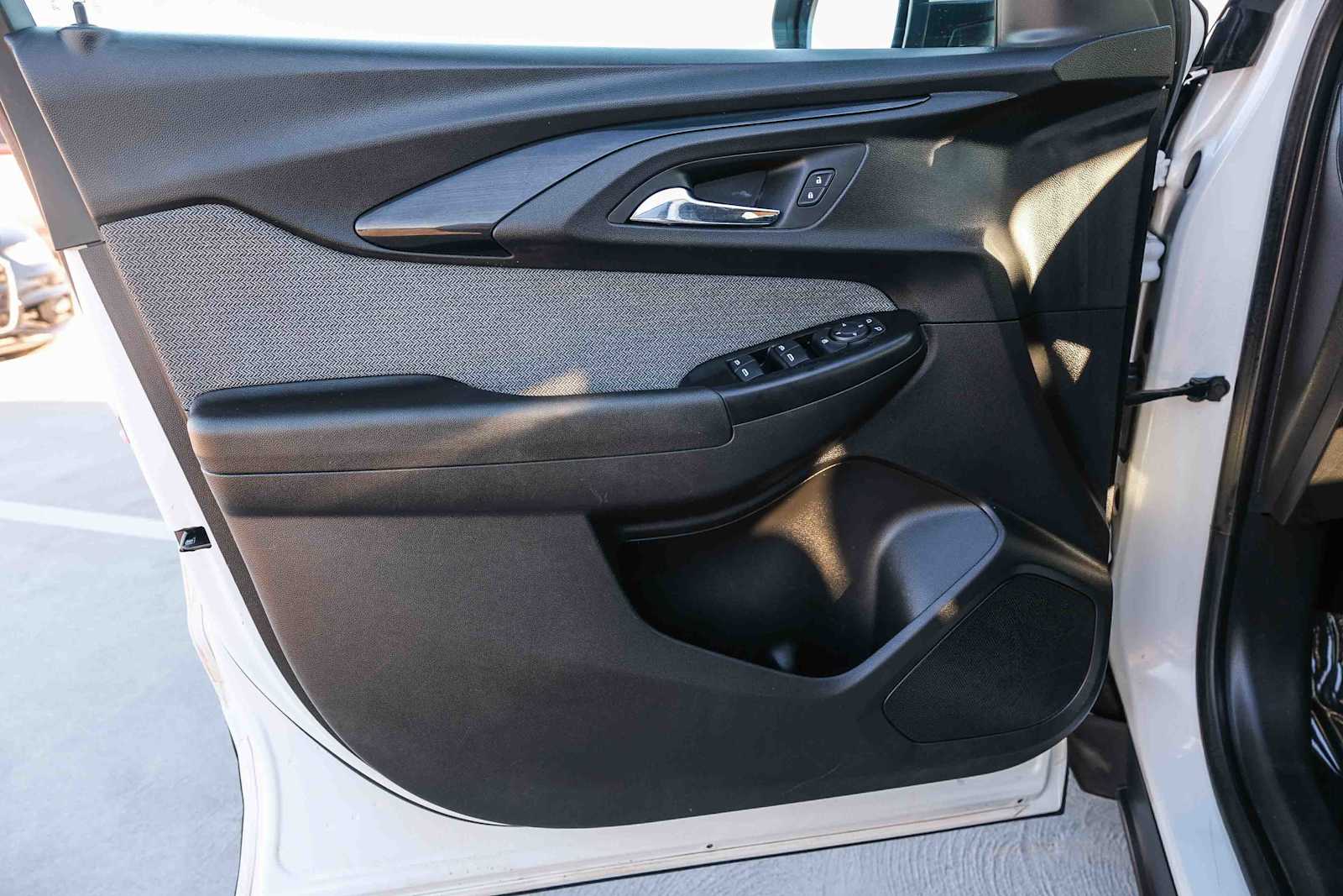 Thumbnail: 2023 Chevrolet TrailBlazer - 19