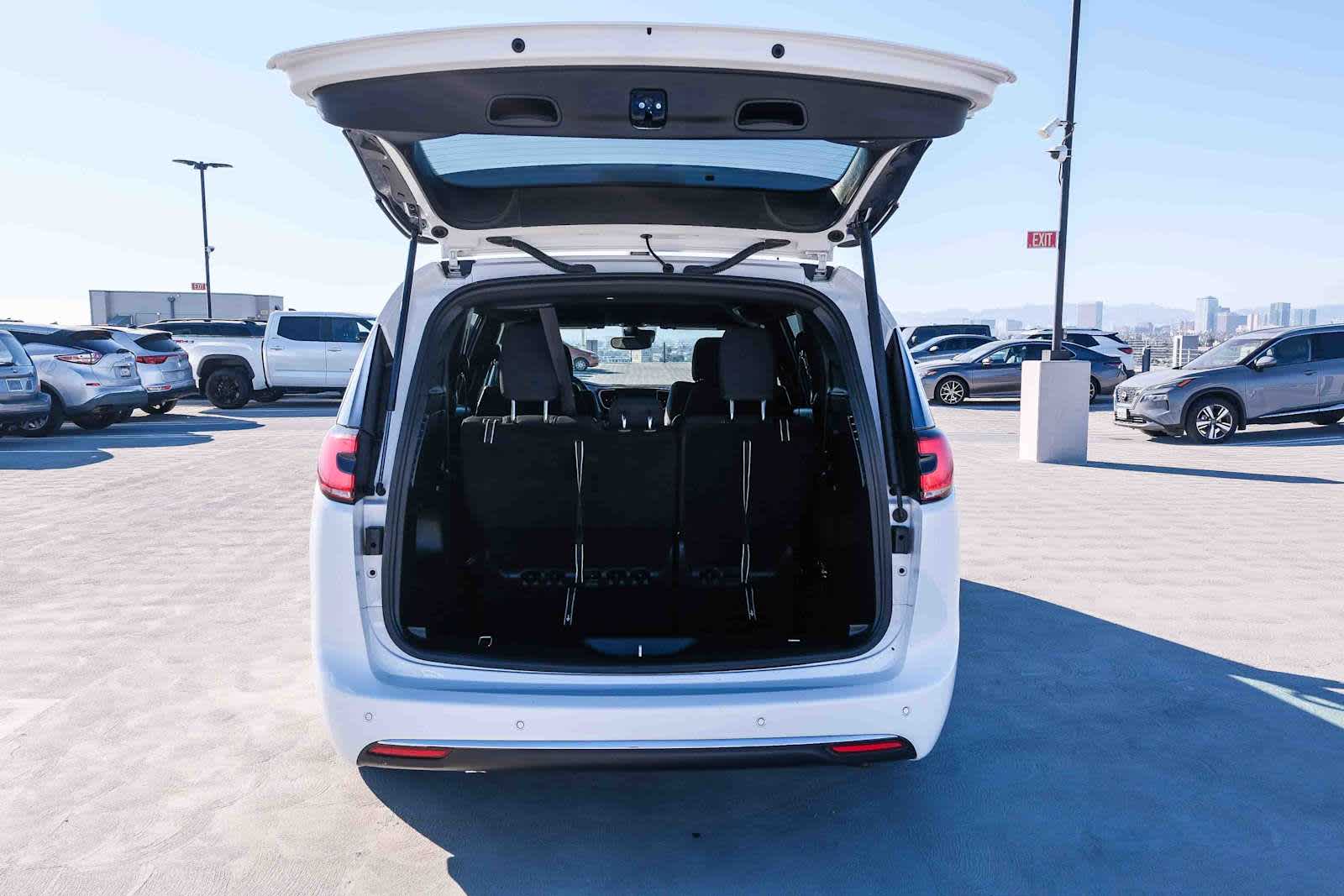 Thumbnail: 2024 Chrysler Pacifica - 25