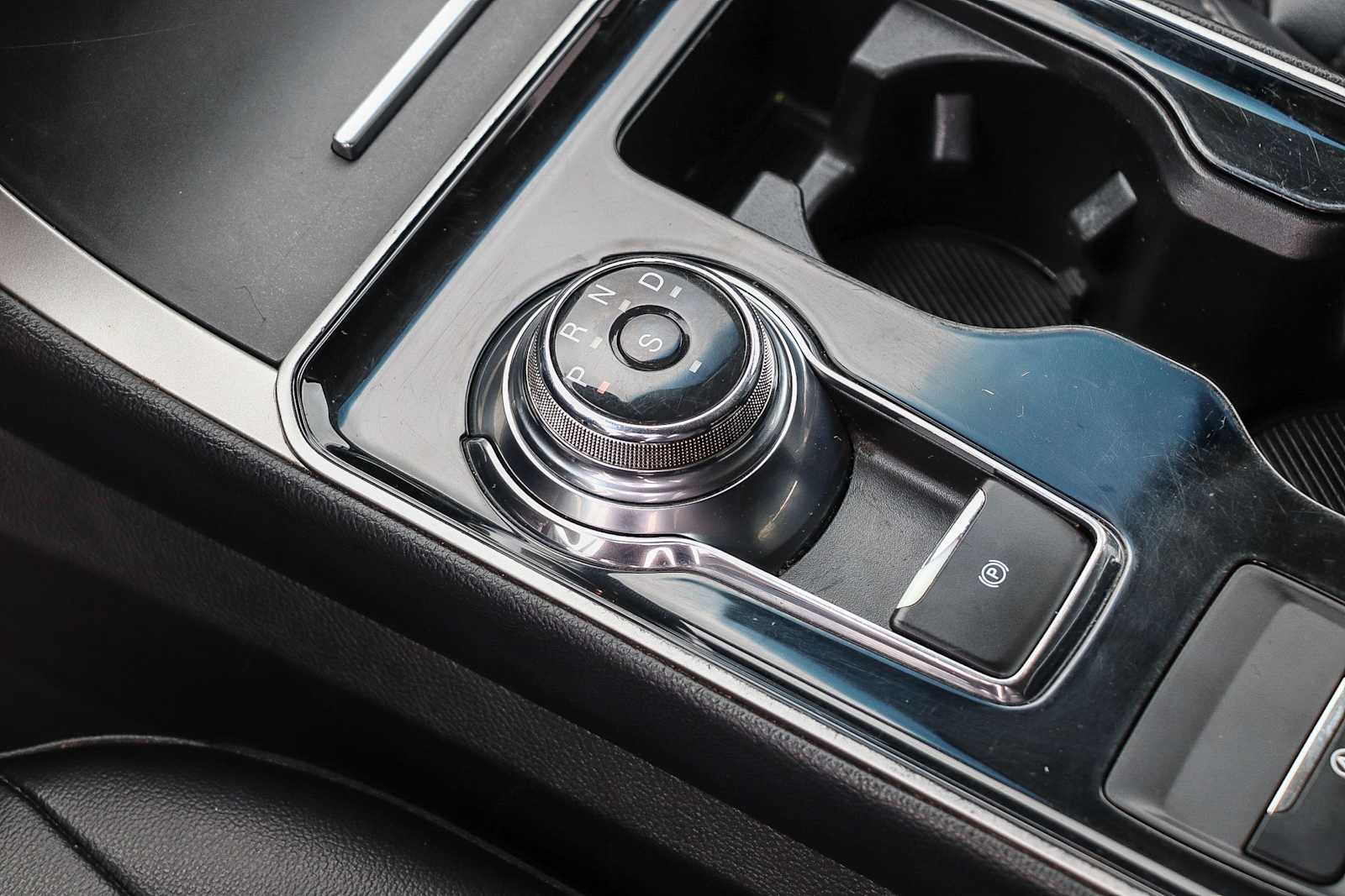 Thumbnail: 2019 Ford Edge - 19