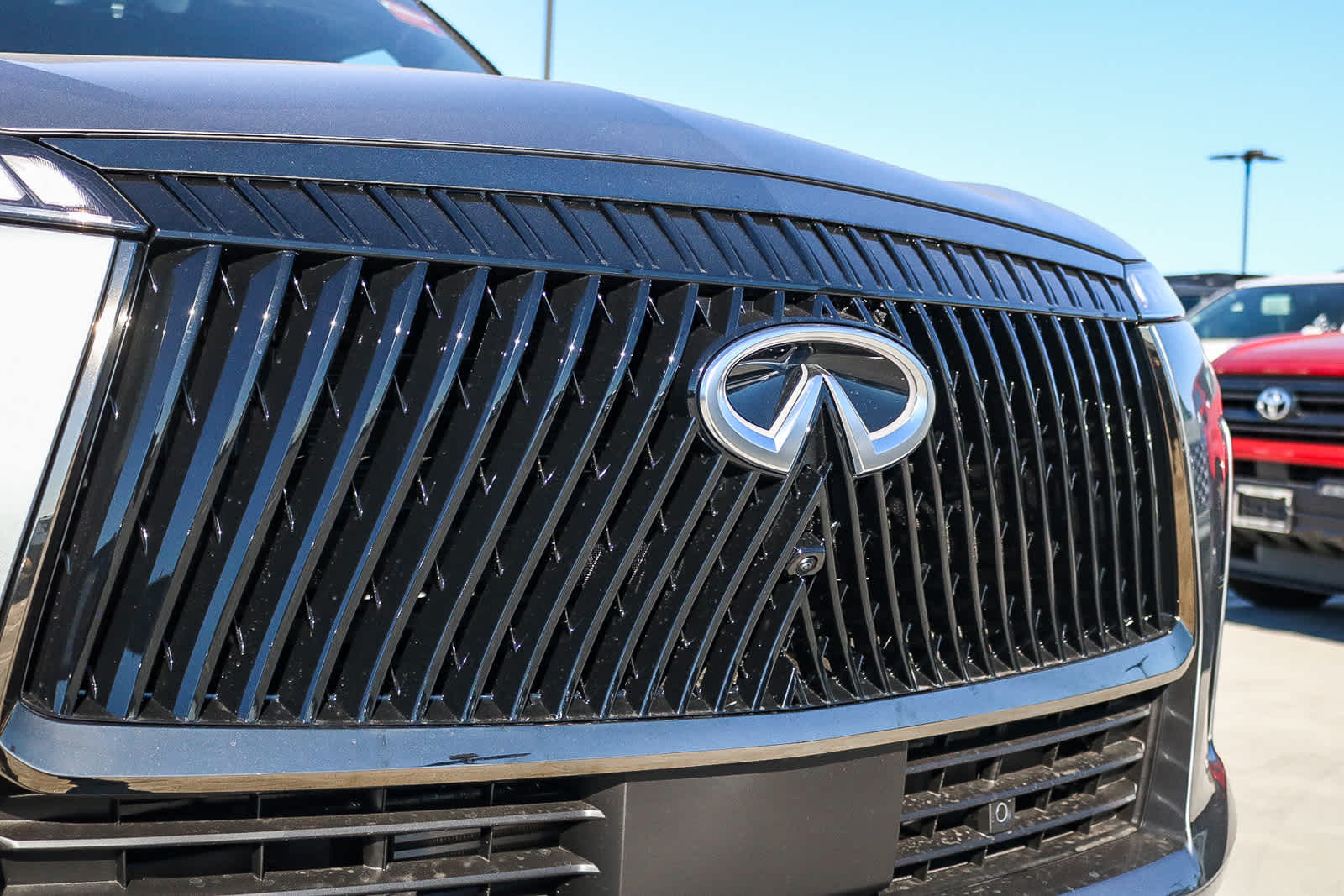 Thumbnail: 2026 INFINITI QX80 - 5