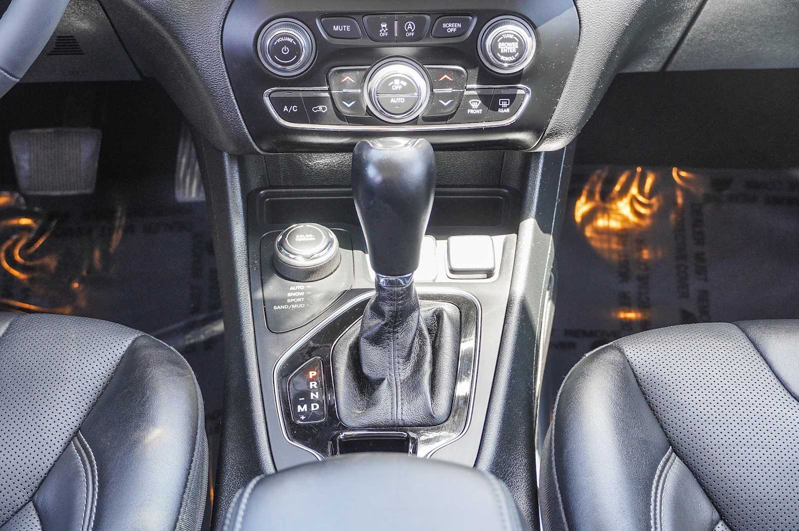 Thumbnail: 2023 Jeep Cherokee - 15