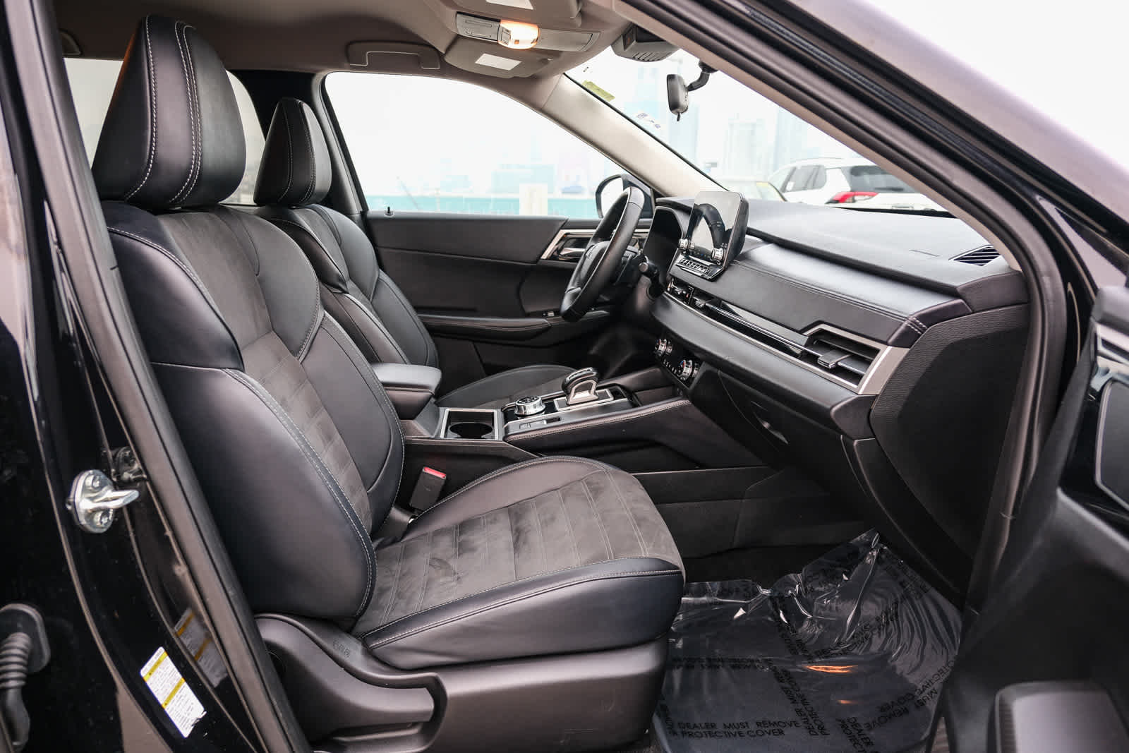 Thumbnail: 2024 Mitsubishi Outlander - 18