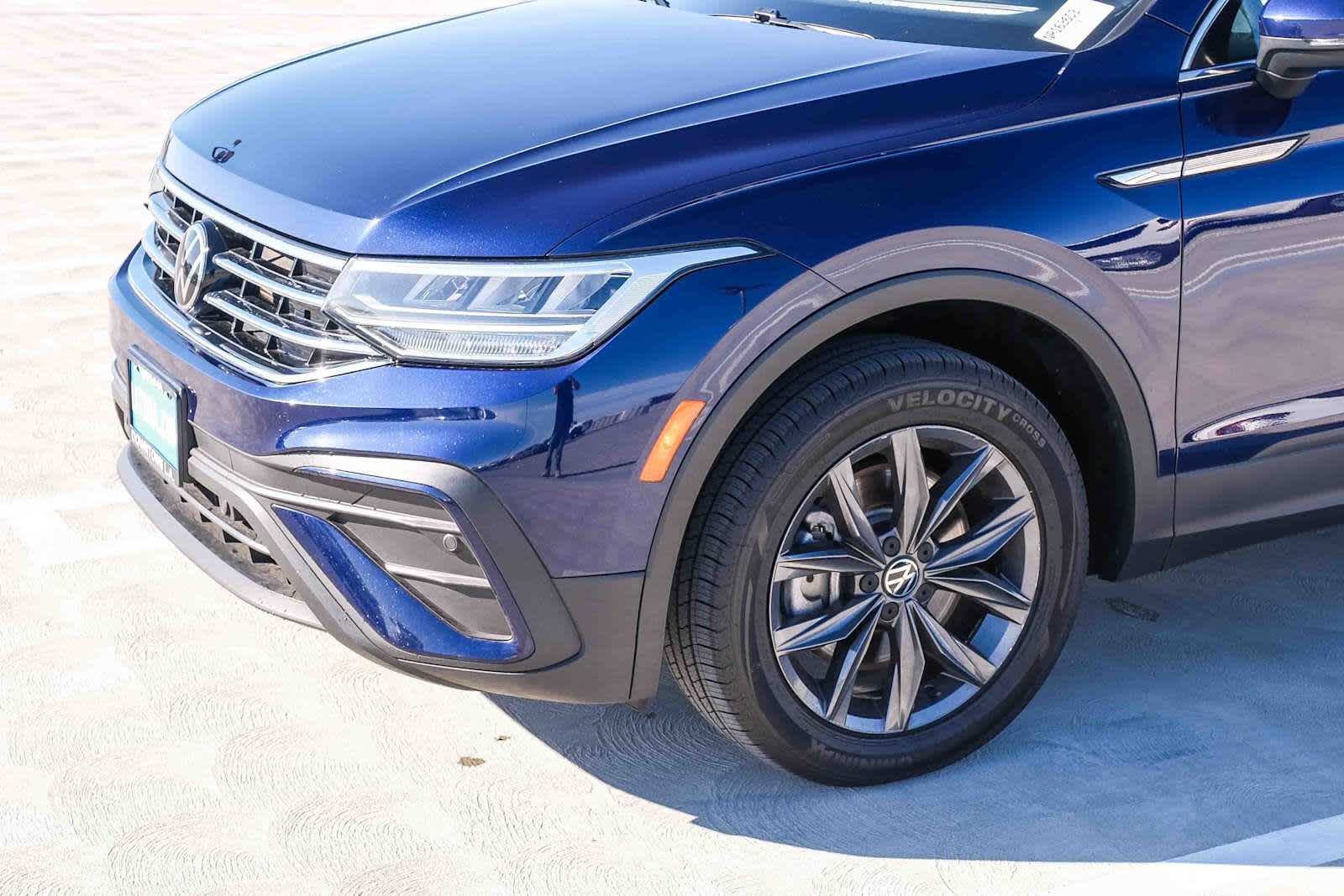 Thumbnail: 2022 Volkswagen Tiguan - 11