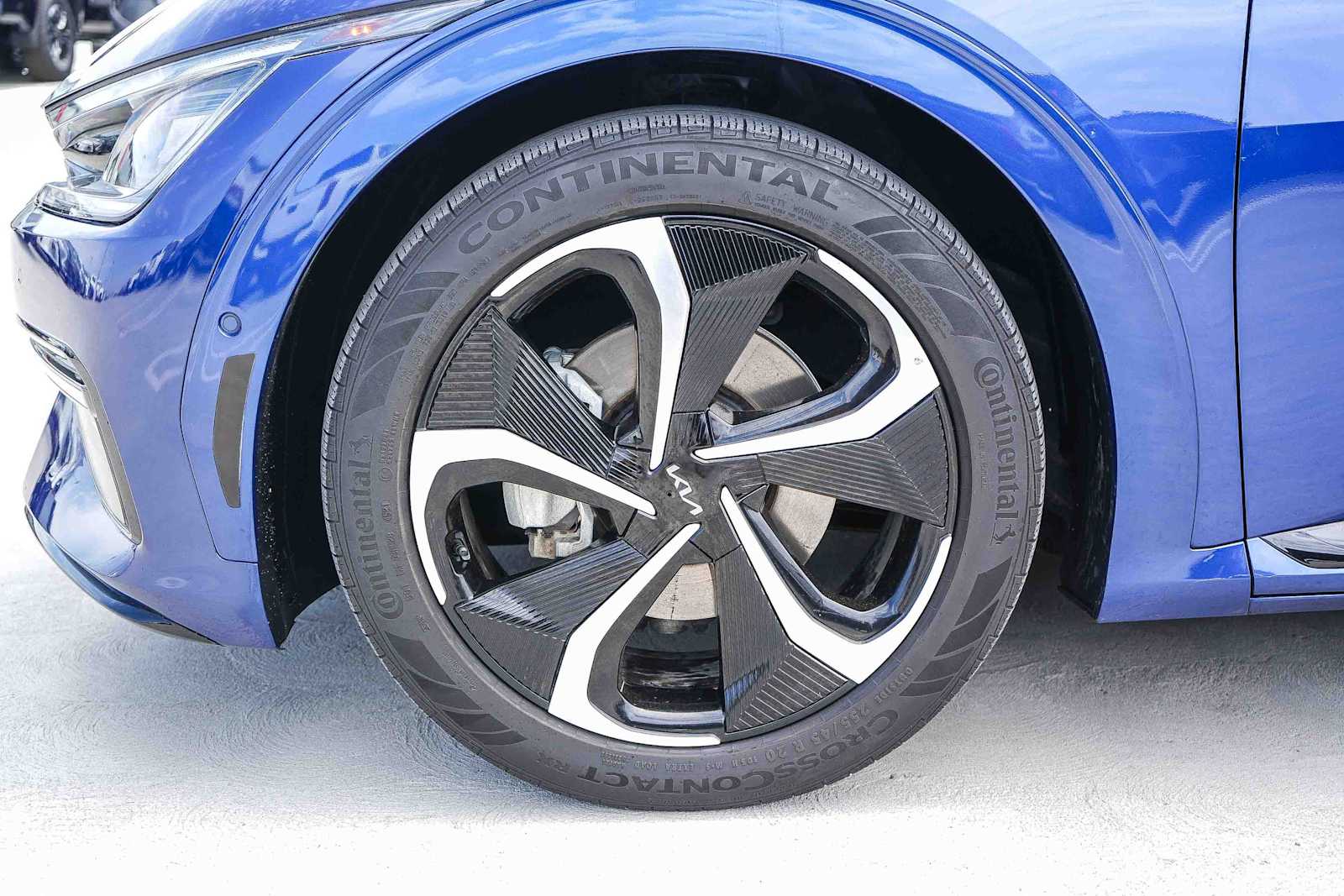 Thumbnail: 2022 Kia EV6 - 11