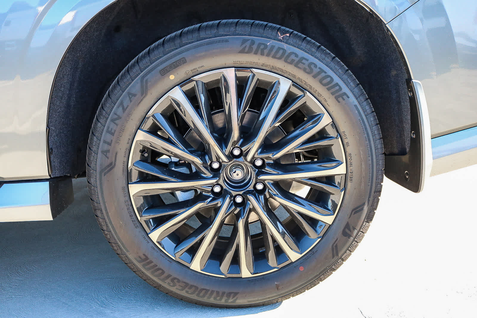 Thumbnail: 2026 INFINITI QX80 - 10