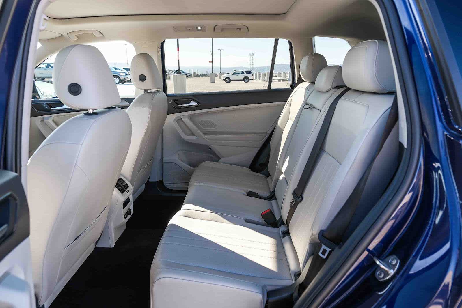 Thumbnail: 2022 Volkswagen Tiguan - 18