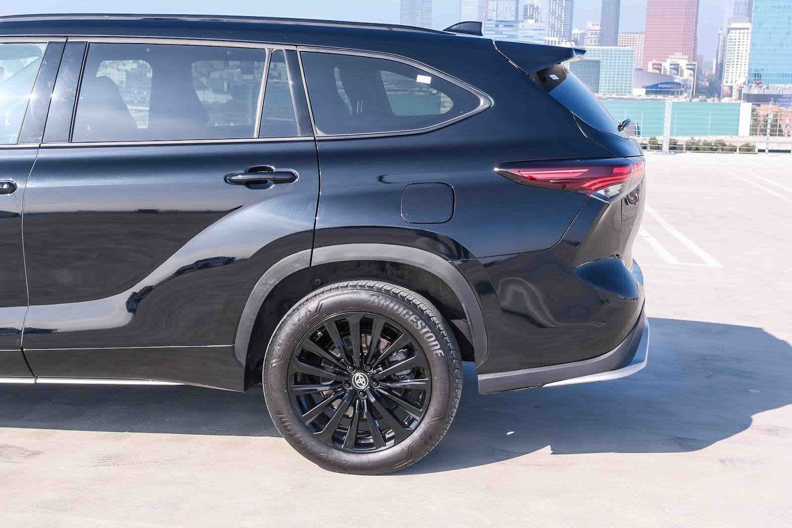 Thumbnail: 2025 Toyota Highlander - 8