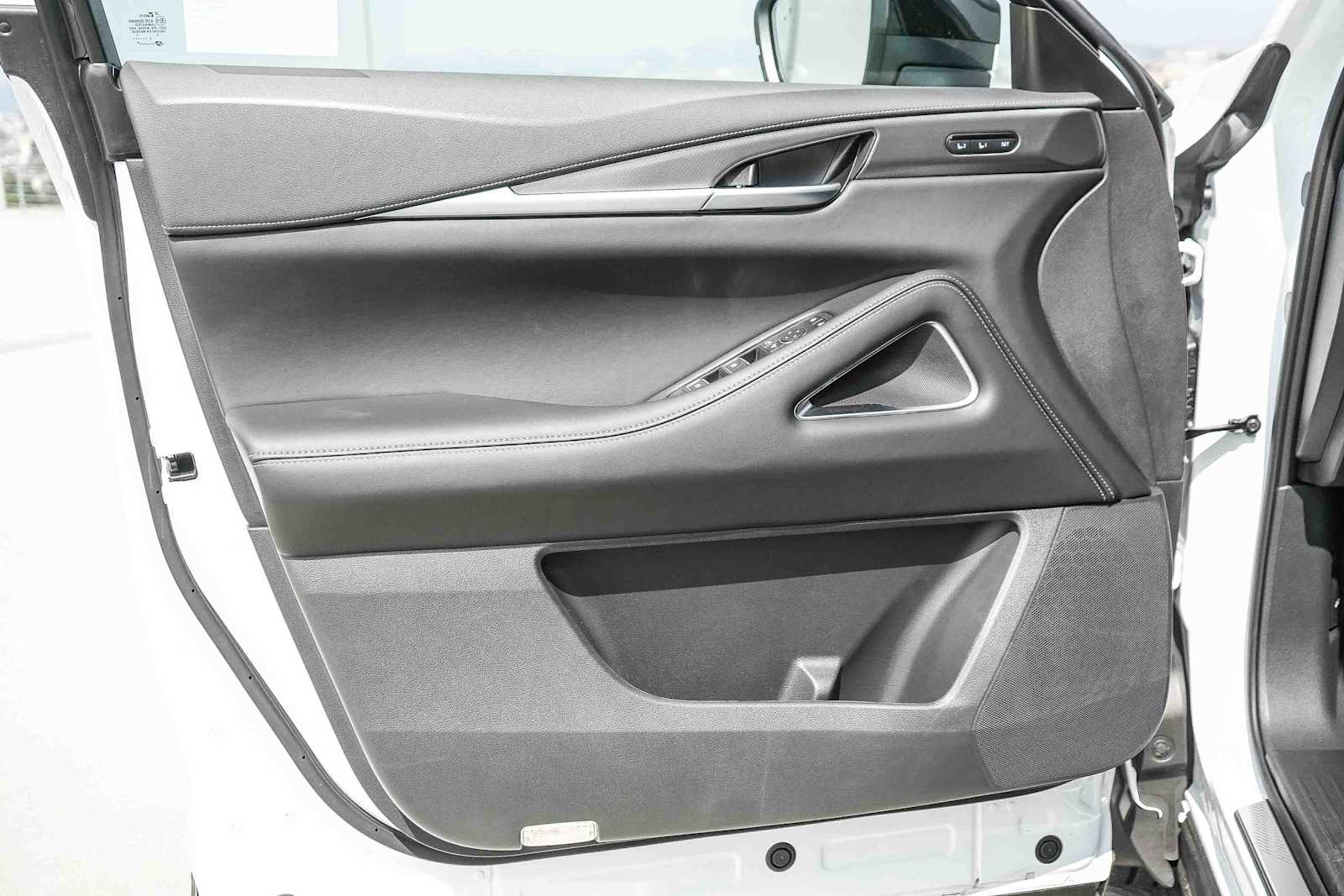 Thumbnail: 2026 INFINITI QX60 - 25