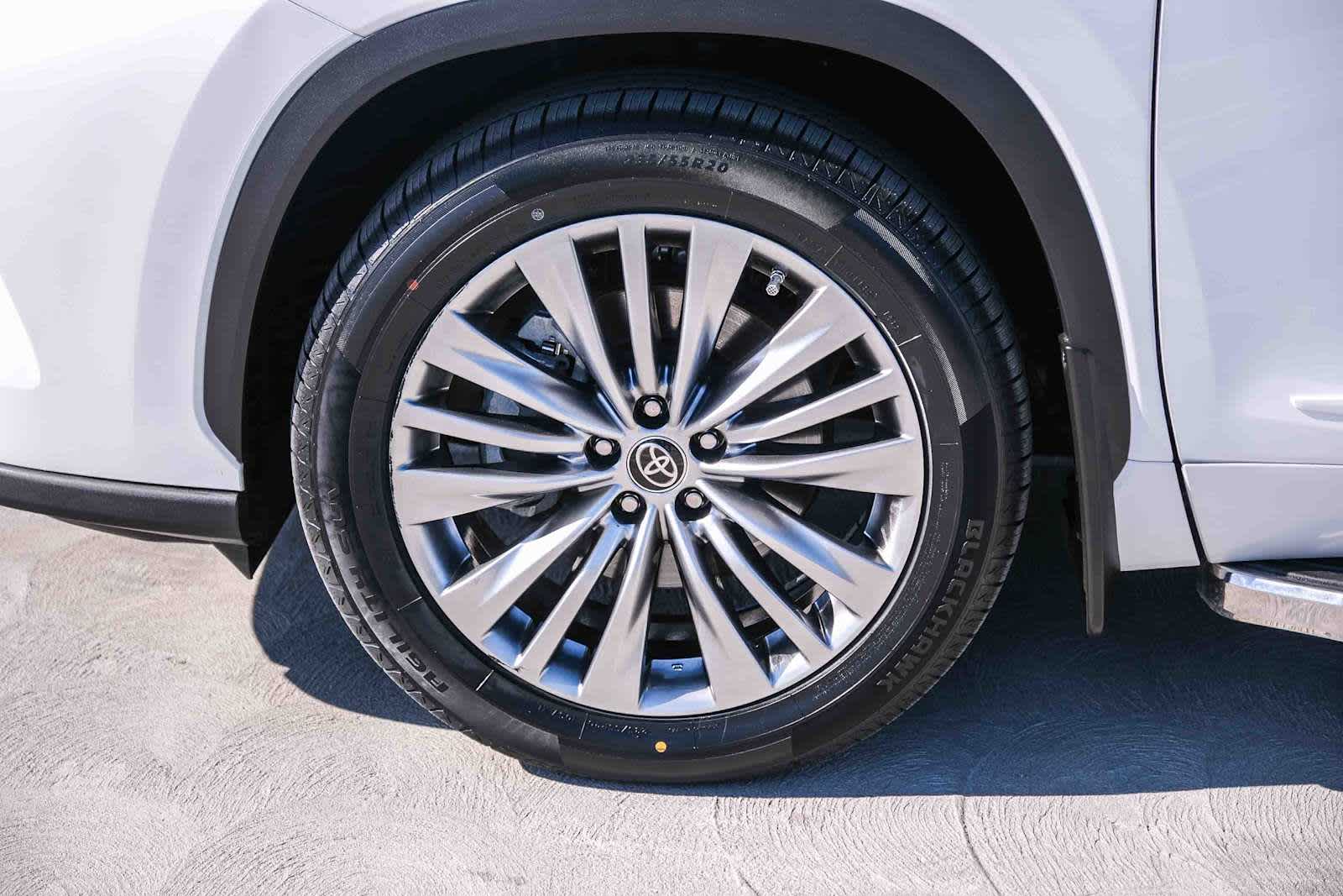 Thumbnail: 2023 Toyota Highlander - 12