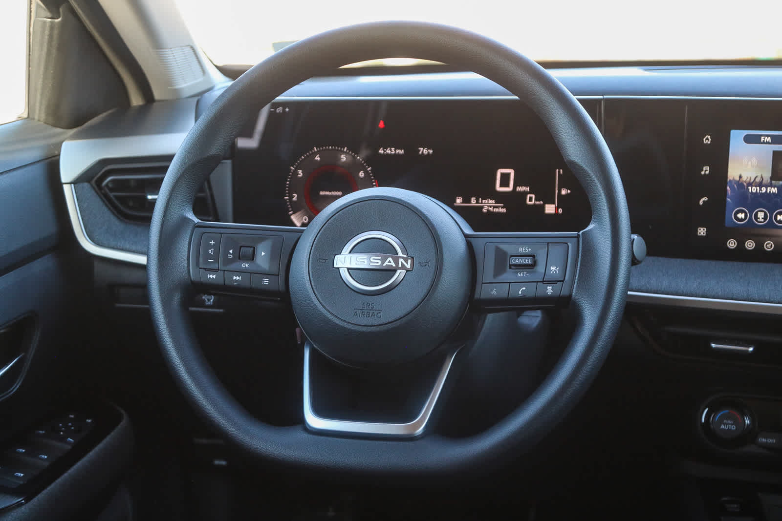 Thumbnail: 2026 Nissan Kicks - 18