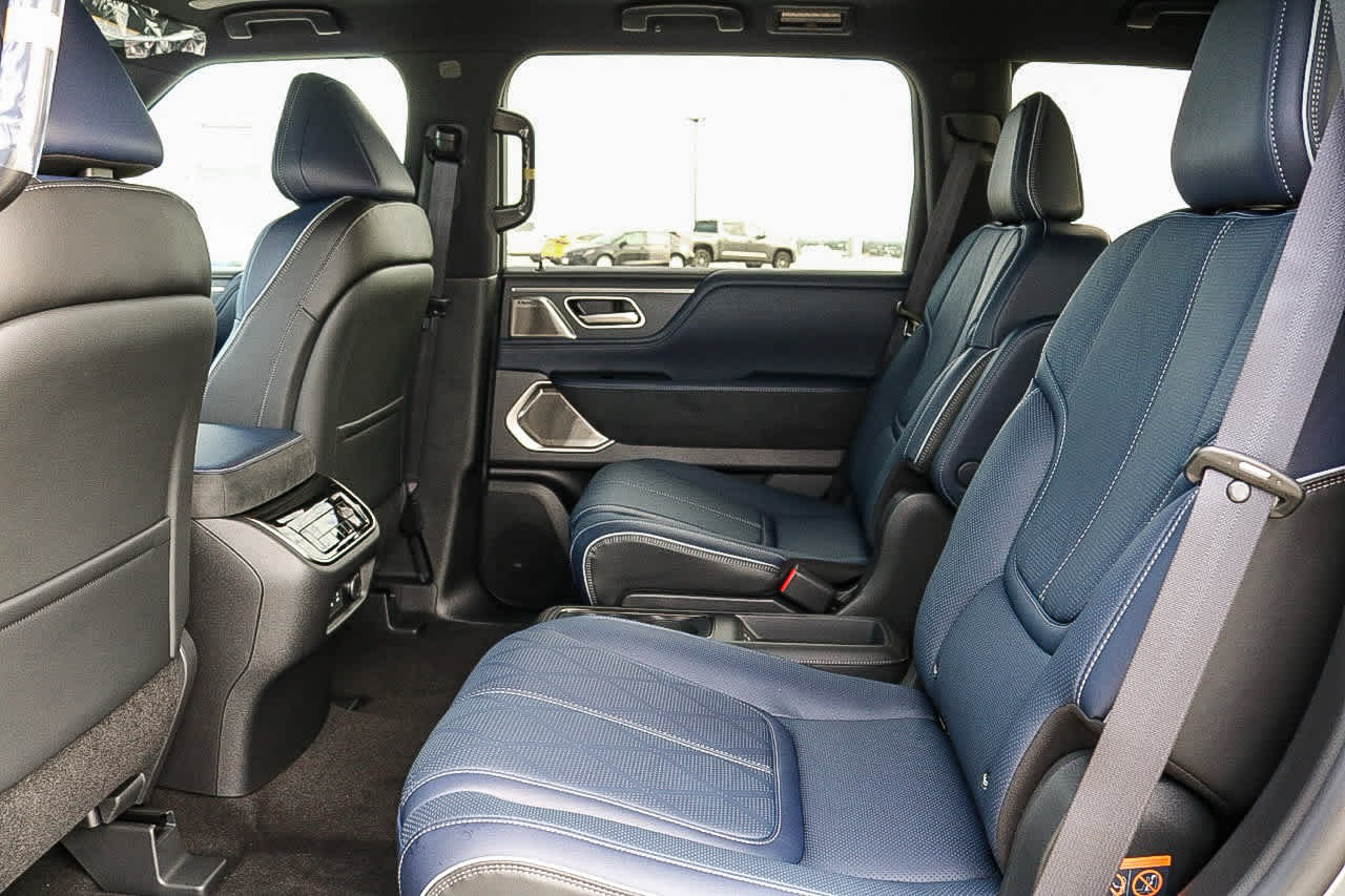 Thumbnail: 2026 INFINITI QX80 - 21