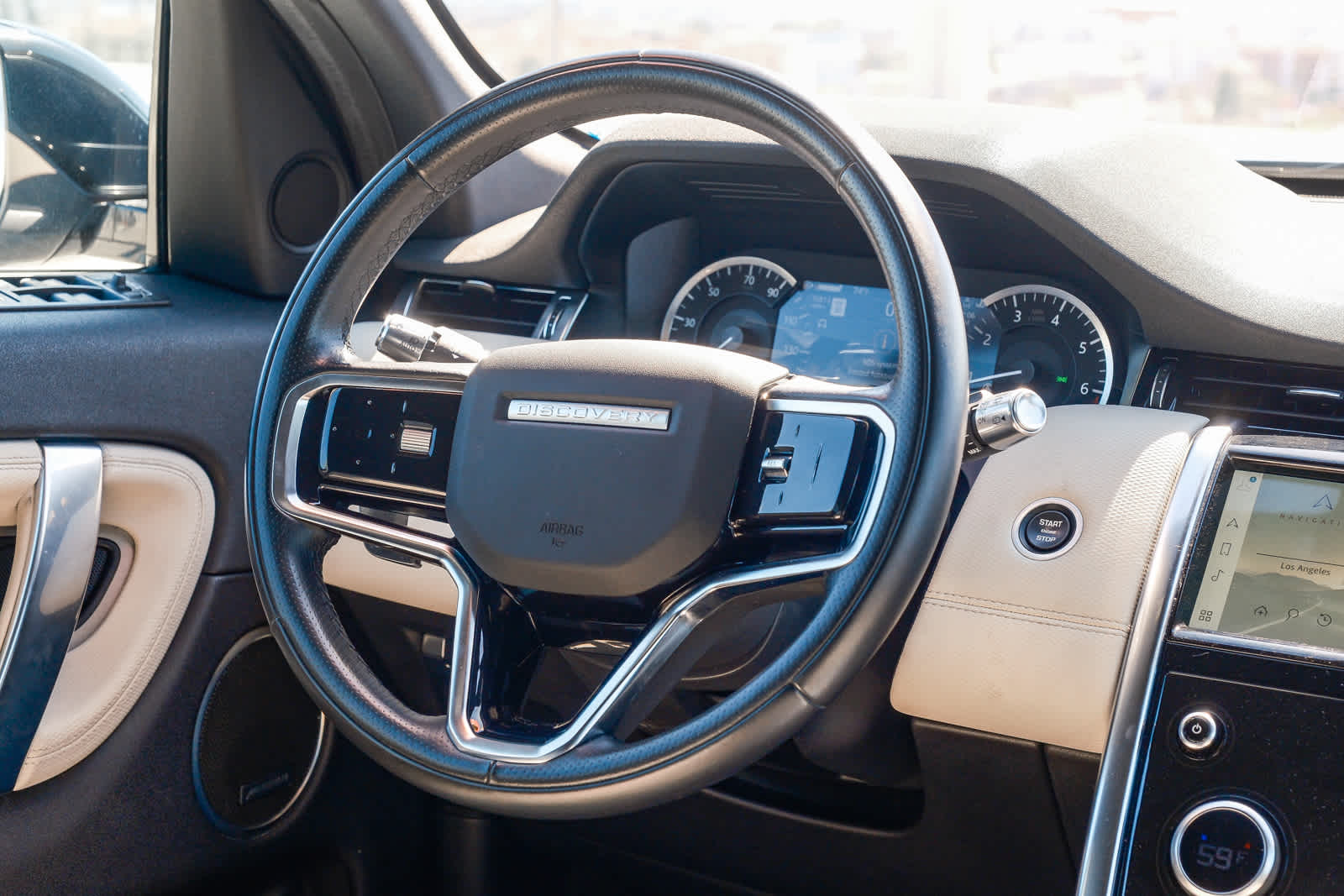 Thumbnail: 2021 Land Rover Discovery Sport - 16