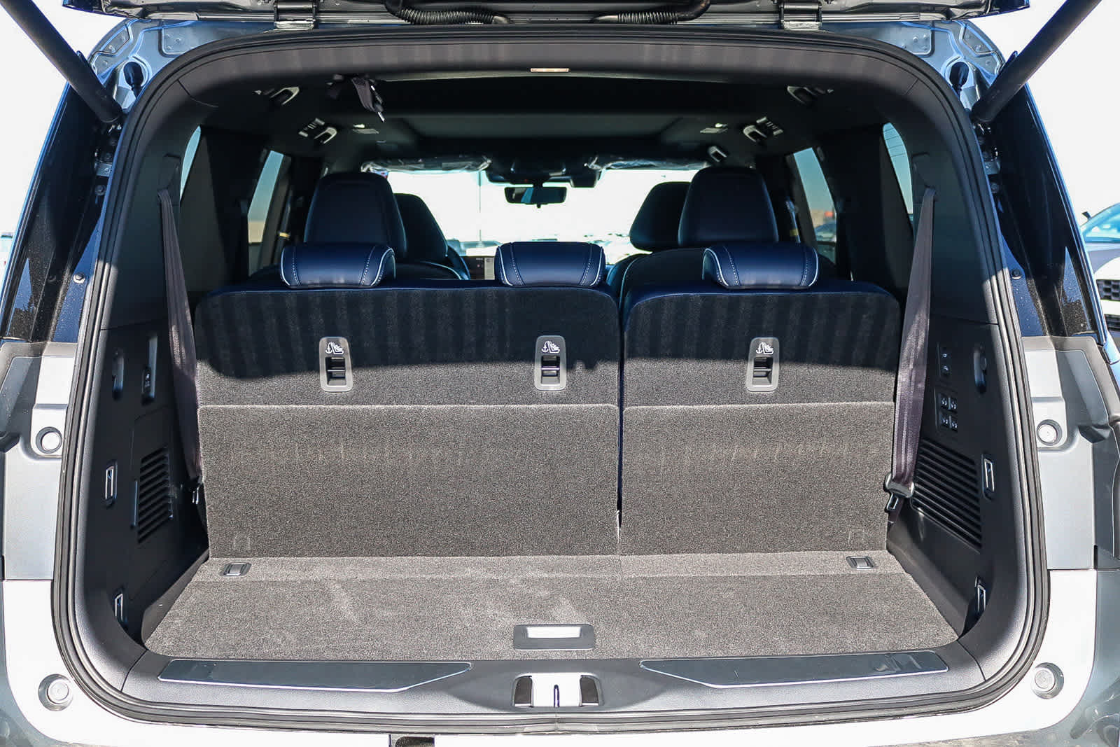 Thumbnail: 2026 INFINITI QX80 - 13