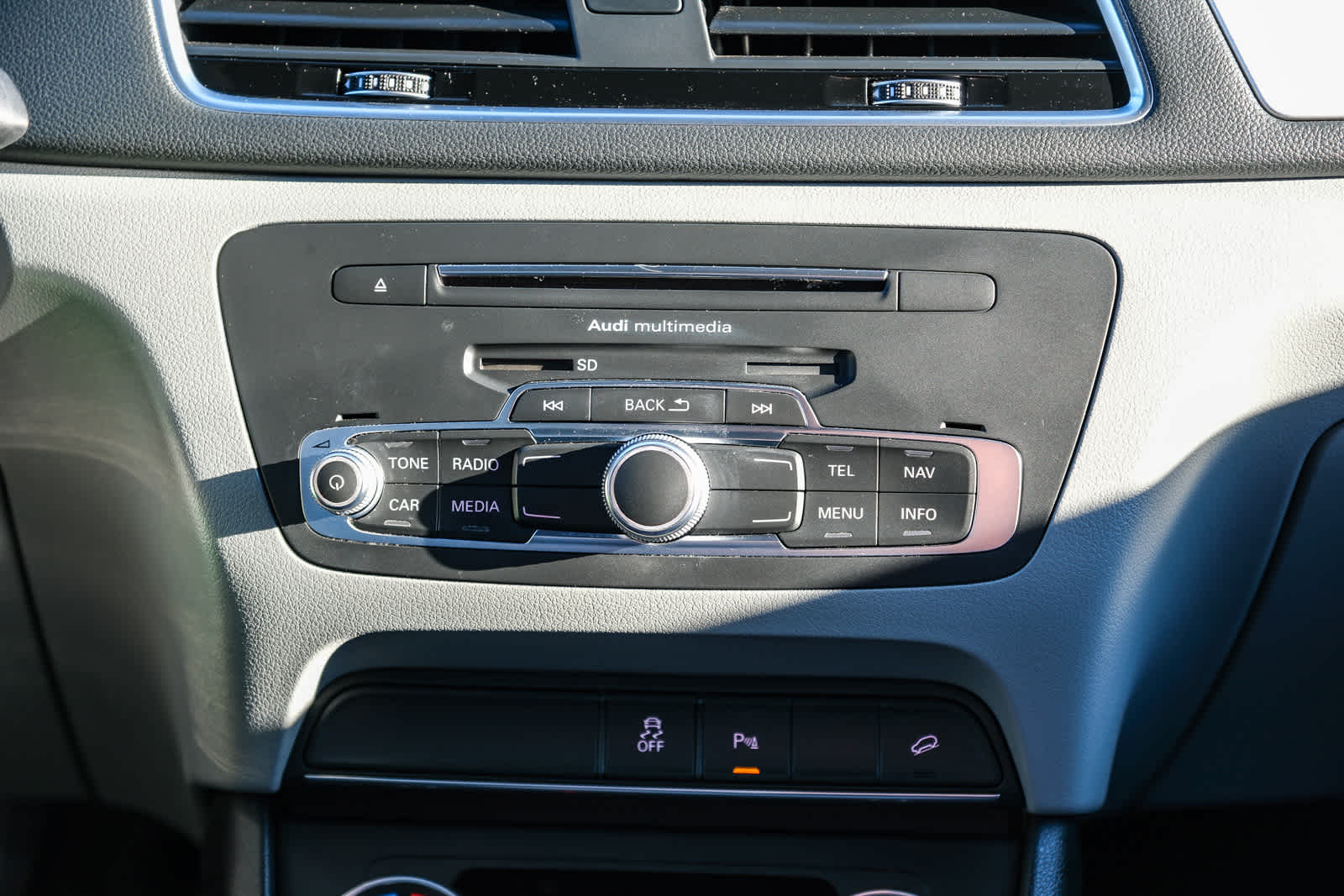 Thumbnail: 2018 Audi Q3 - 13