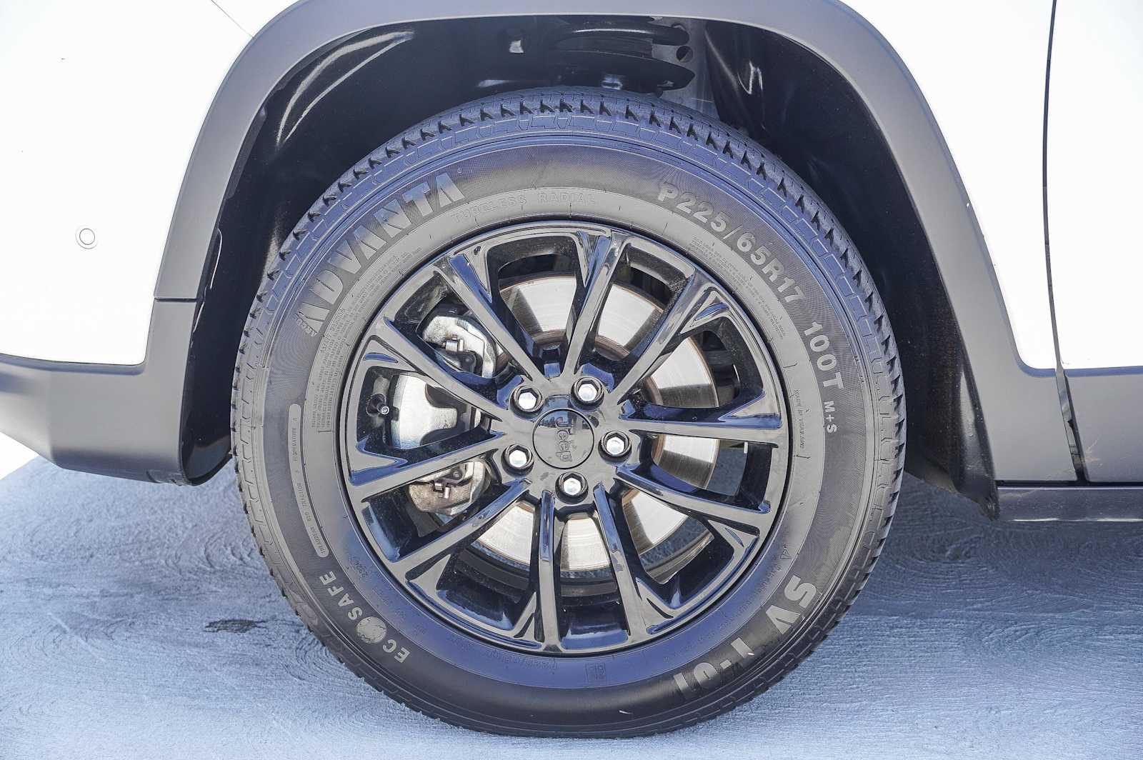 Thumbnail: 2023 Jeep Cherokee - 10