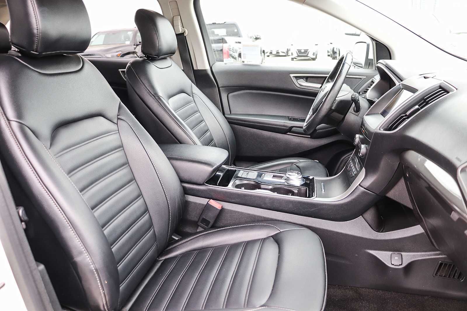 Thumbnail: 2019 Ford Edge - 15