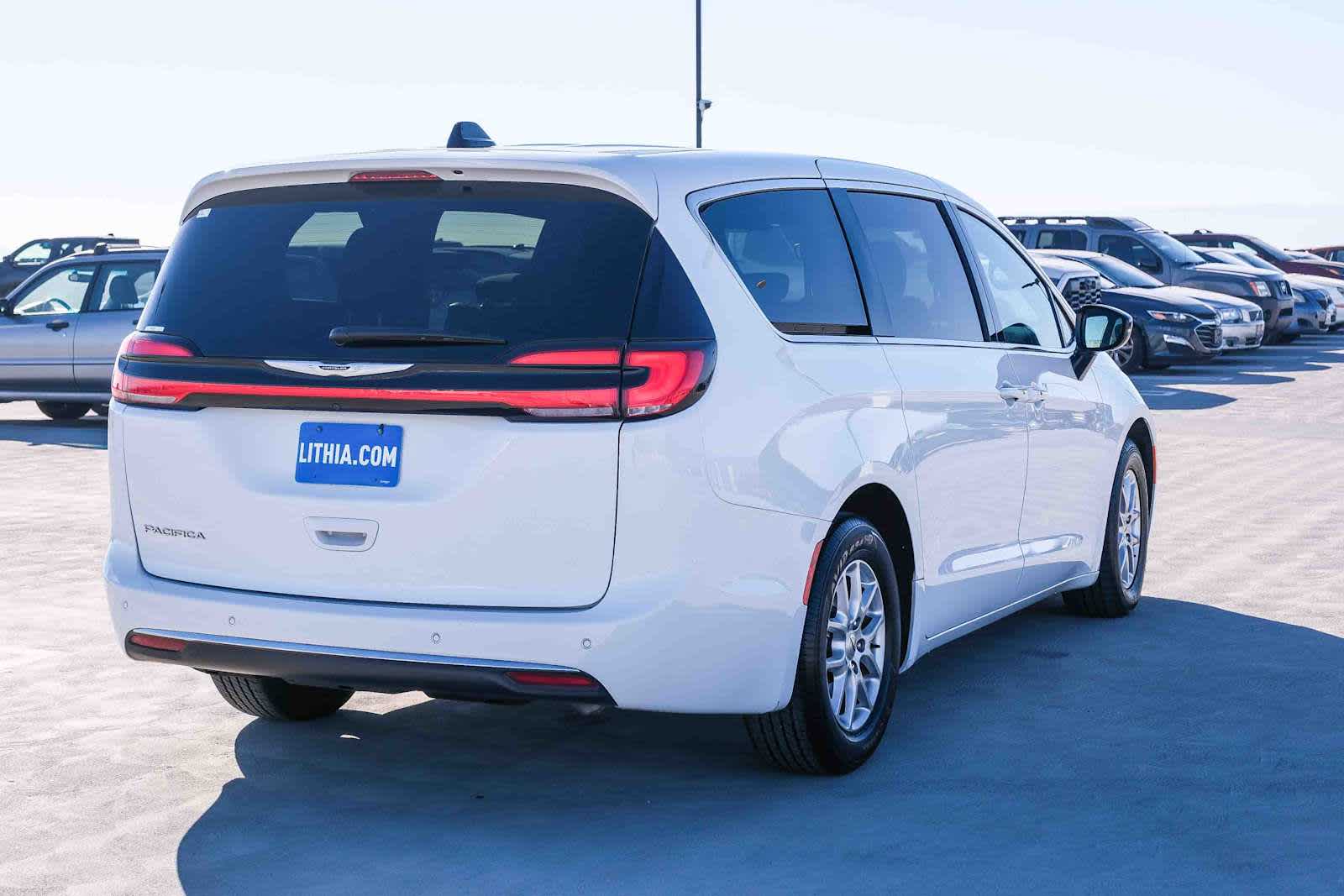 Thumbnail: 2024 Chrysler Pacifica - 4