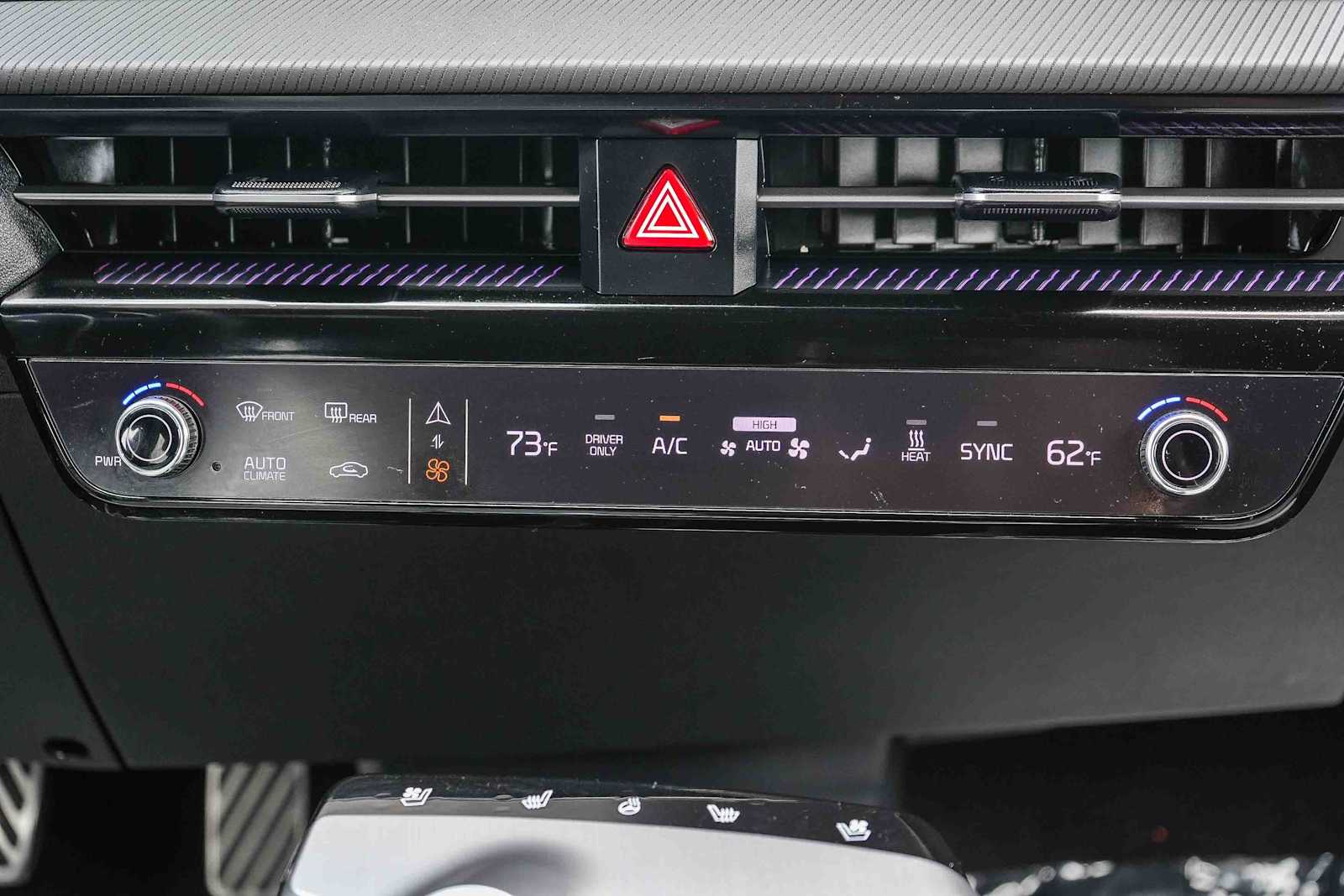Thumbnail: 2022 Kia EV6 - 14
