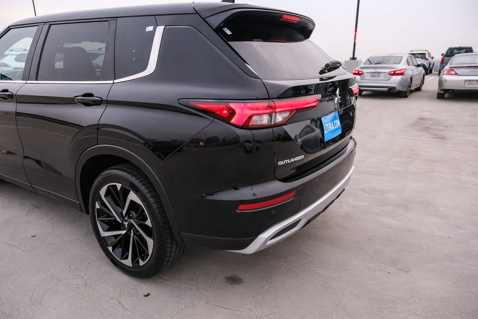 Thumbnail: 2024 Mitsubishi Outlander - 8