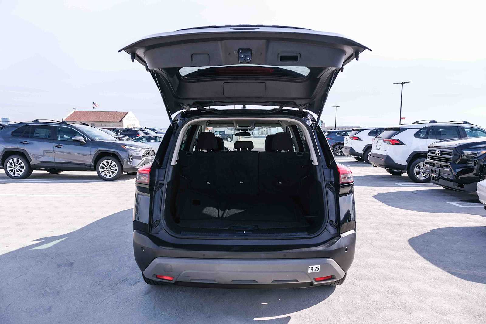 Thumbnail: 2023 Nissan Rogue - 27