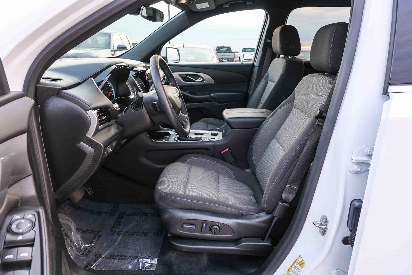 Thumbnail: 2023 Chevrolet Traverse - 21