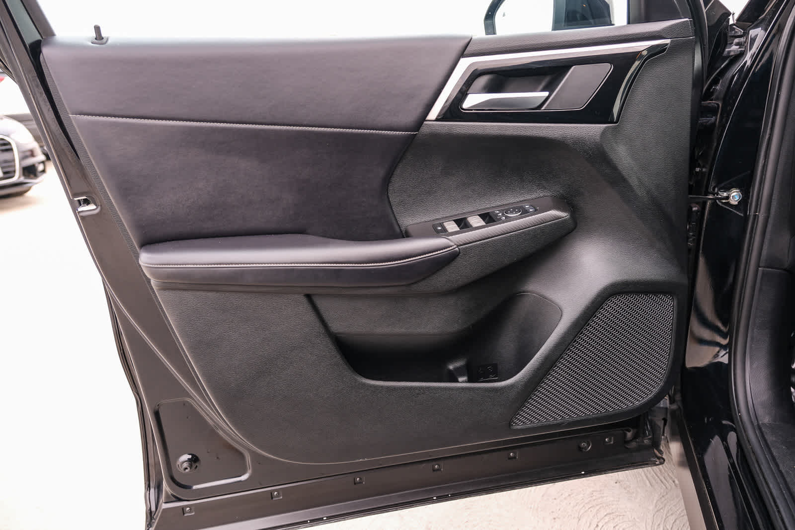 Thumbnail: 2024 Mitsubishi Outlander - 24