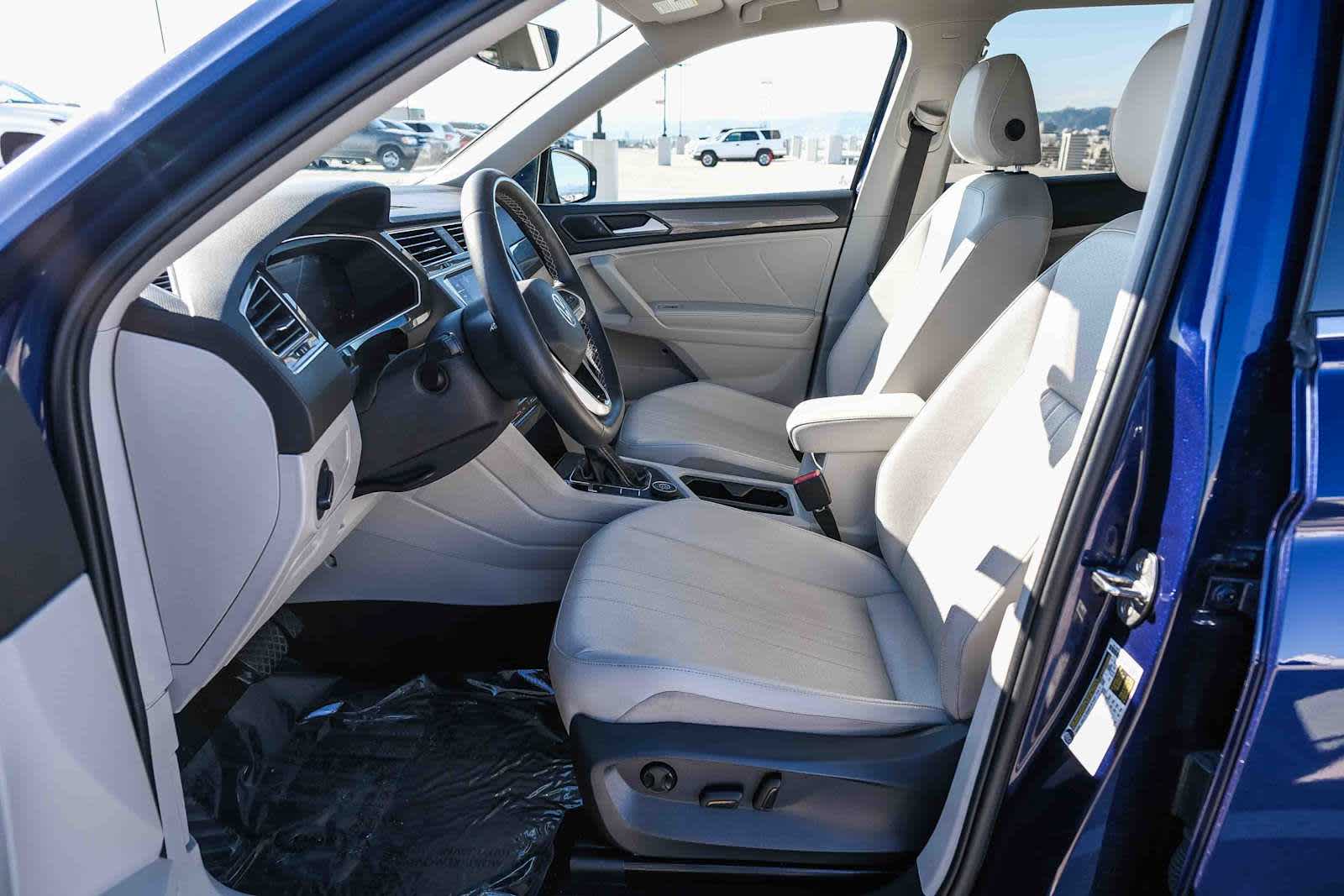 Thumbnail: 2022 Volkswagen Tiguan - 19