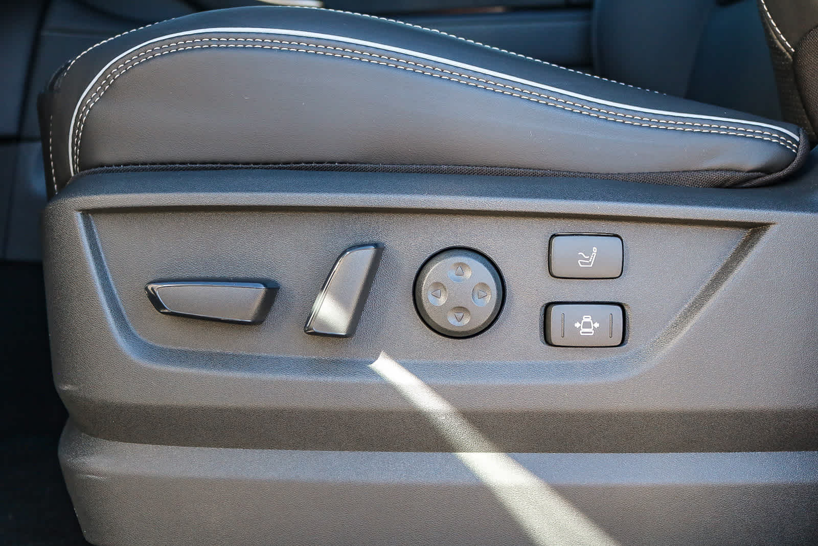 Thumbnail: 2026 INFINITI QX80 - 23