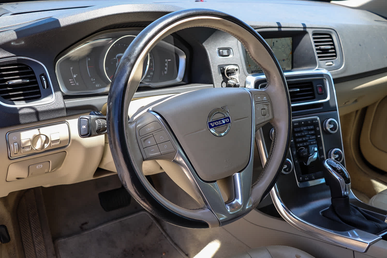 Thumbnail: 2015 Volvo S60 - 16