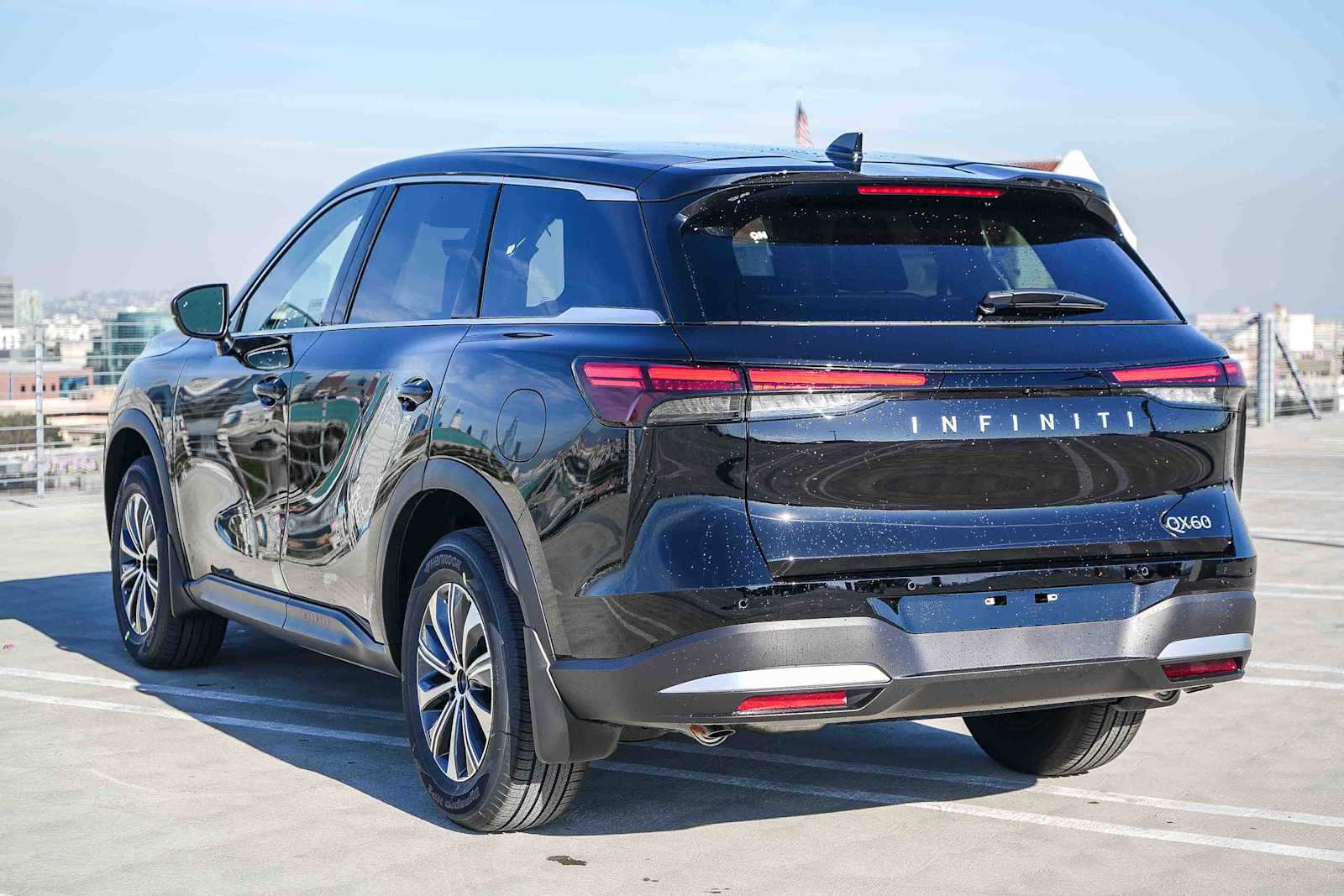 Thumbnail: 2026 INFINITI QX60 - 8