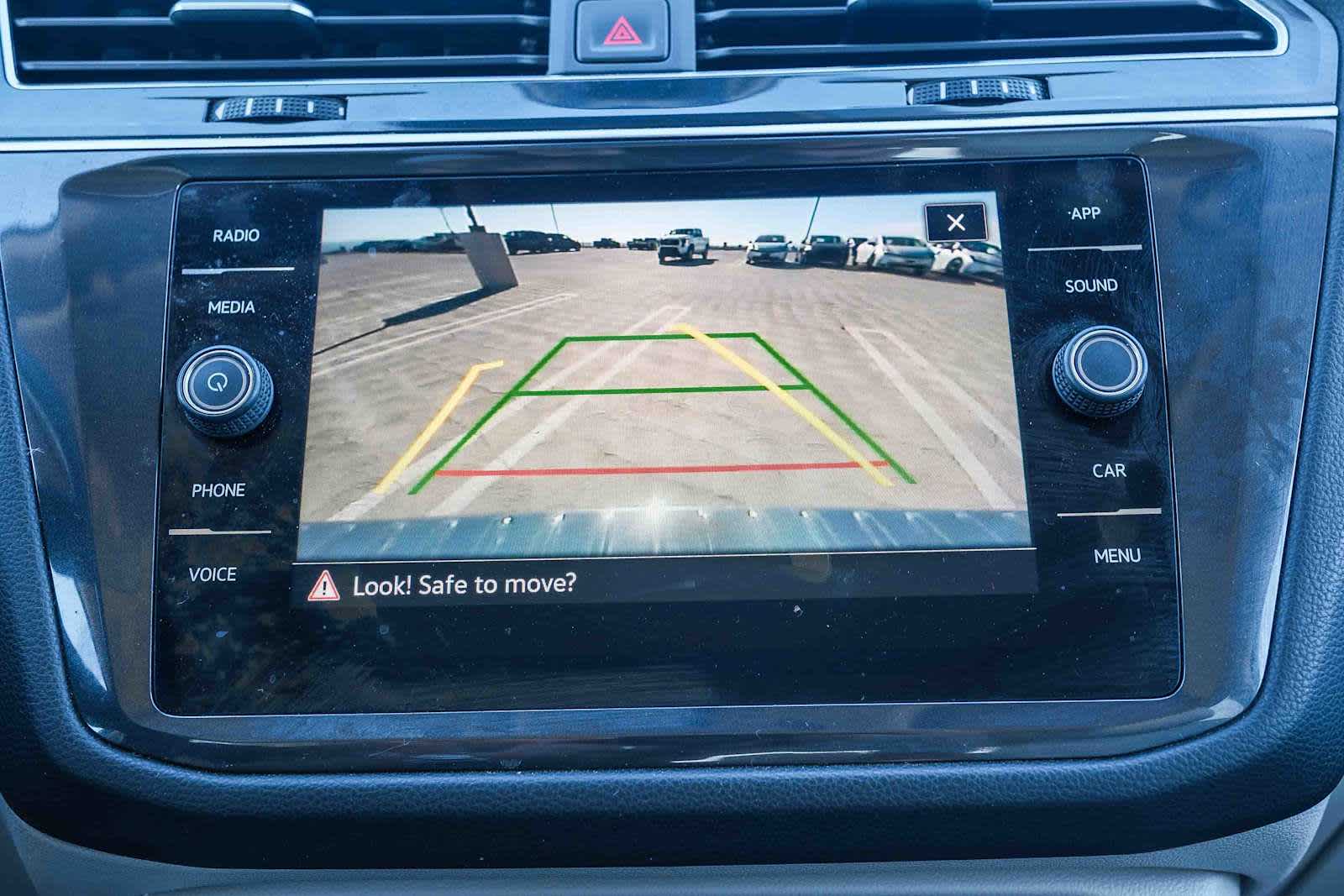 Thumbnail: 2022 Volkswagen Tiguan - 25